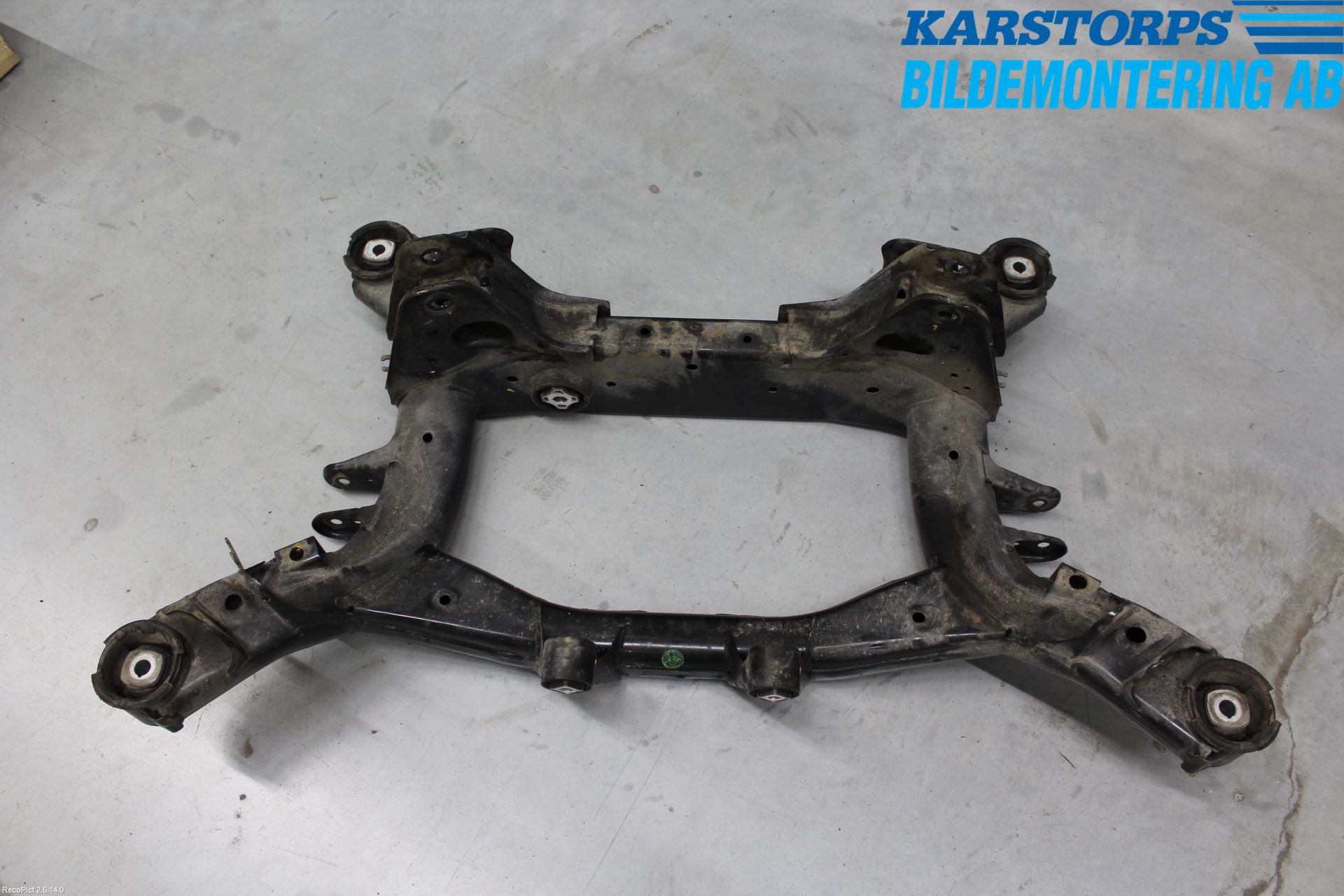 BMW X3 F25 10-17 Bakaksel Feste Travers-Ramme