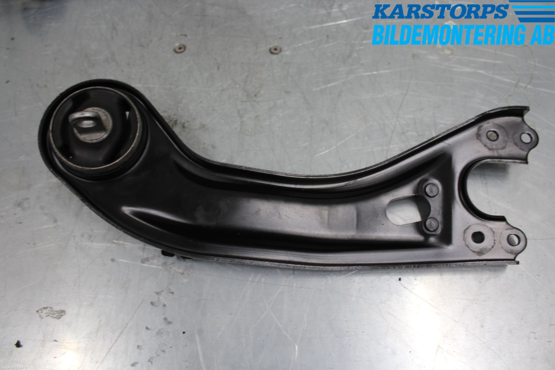 Hyundai i40 16-18 Bærearm Bak Venstre