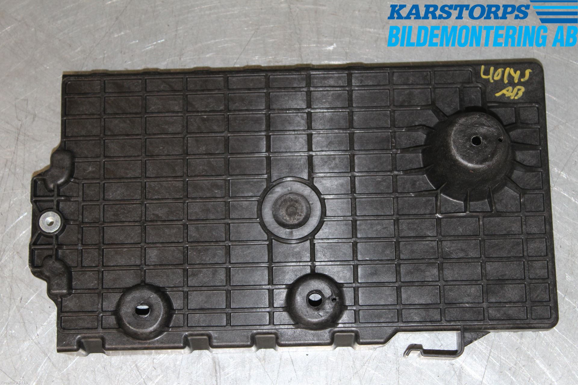 Volvo V40 CROSS COUNTRY 13-19 Batterikasse - Feste - Holder