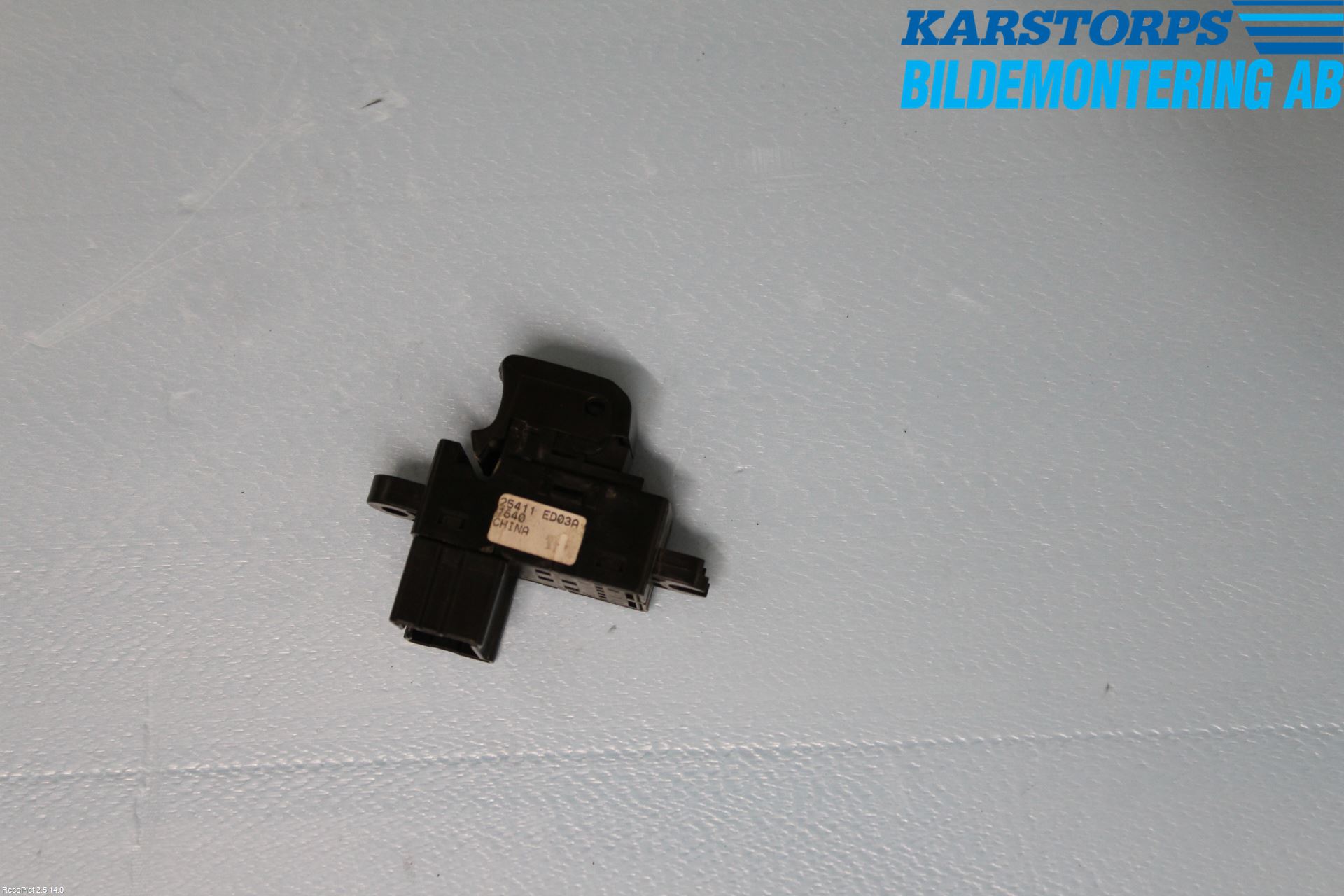 Nissan NAVARA 05-16 Bryter Vindusheis