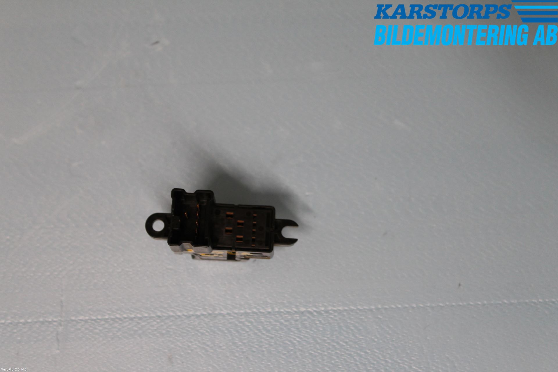 Nissan NAVARA 05-16 Bryter Vindusheis