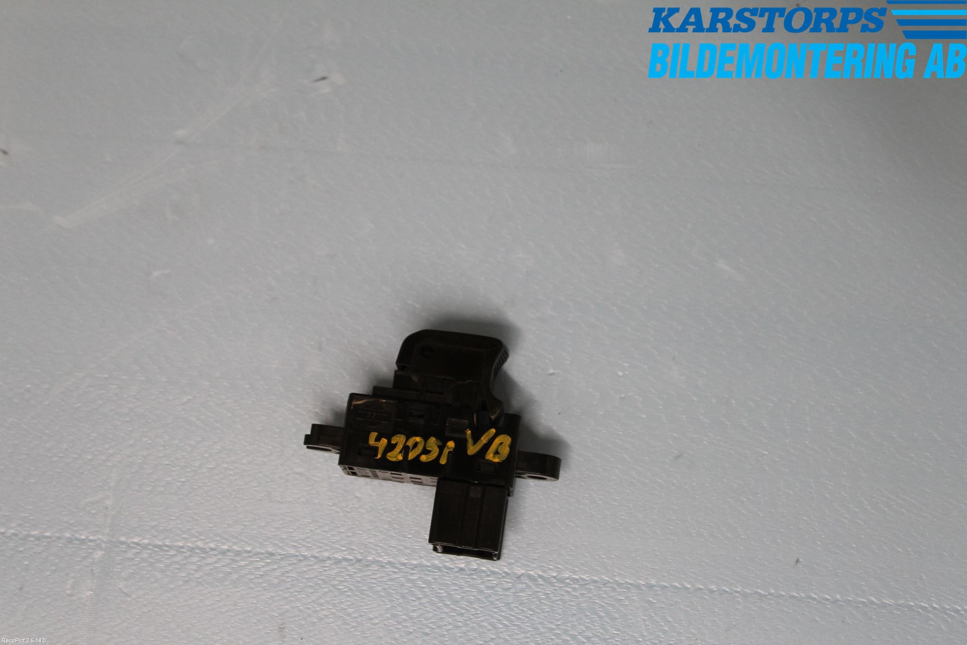 Nissan NAVARA 05-16 Bryter Vindusheis