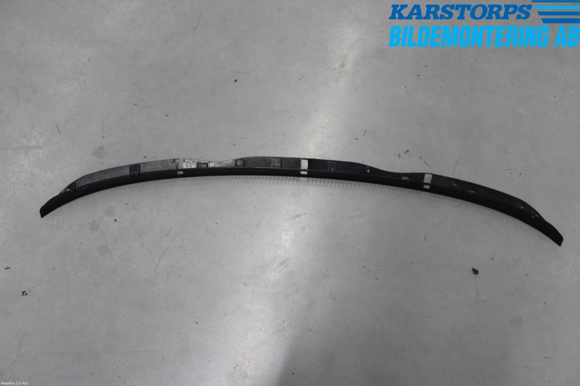 Volvo V60 CROSS COUNTRY 16-18 Visker Deksel-Grill-Under Frr