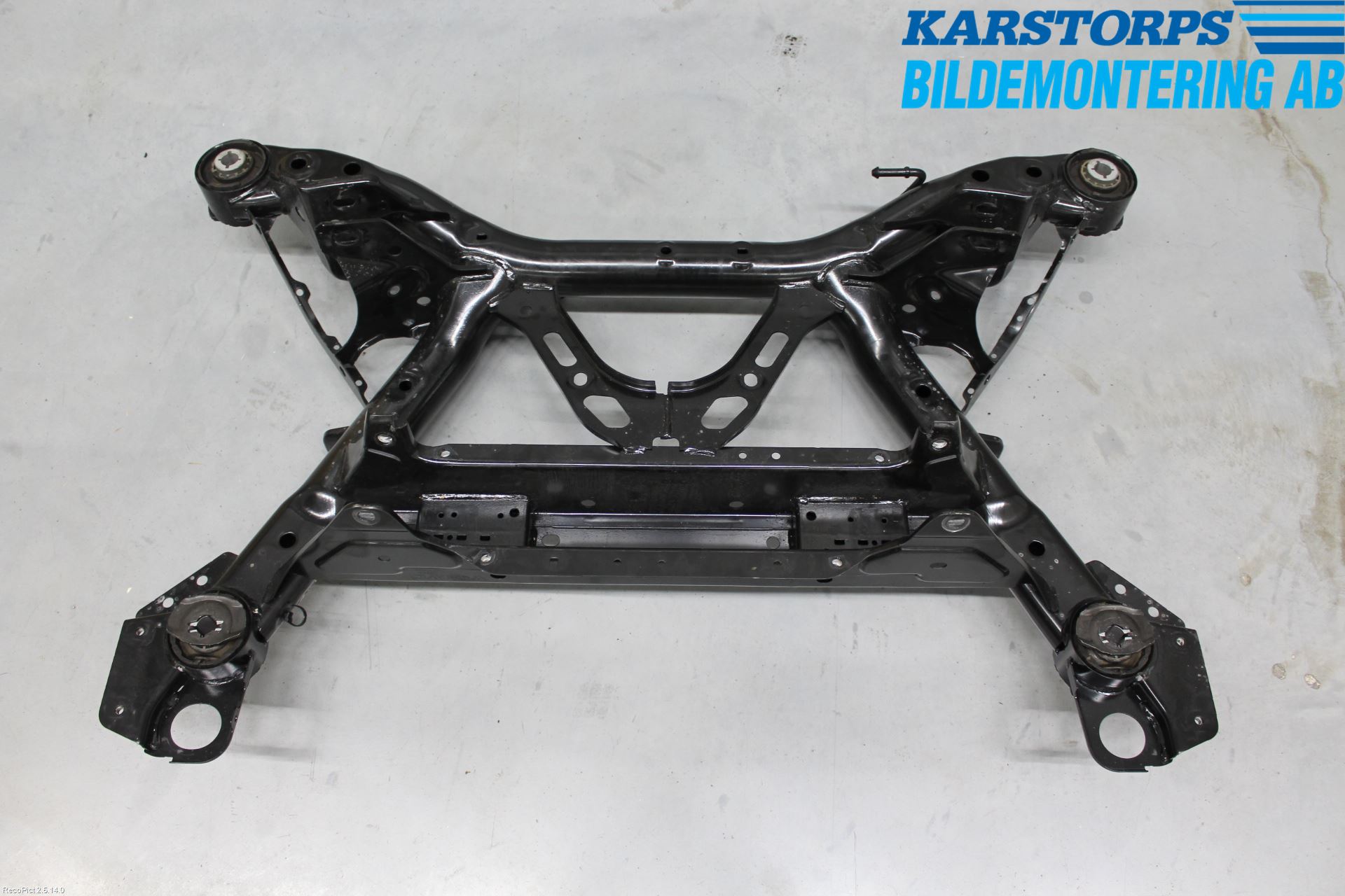 Volvo V90 17->> Bakaksel Feste Travers-Ramme