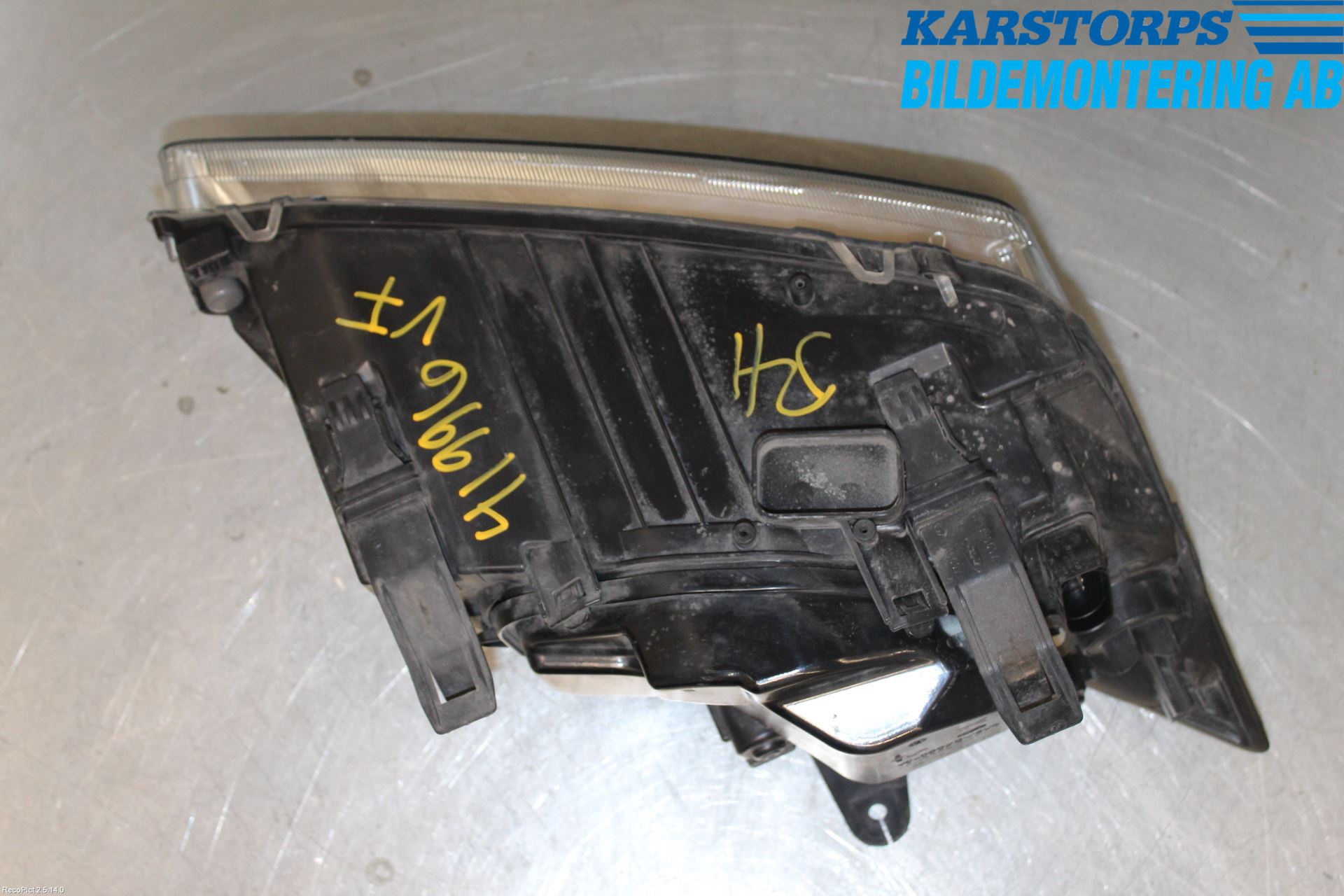 Ford FOCUS     04-07 Frontlykt Venstre