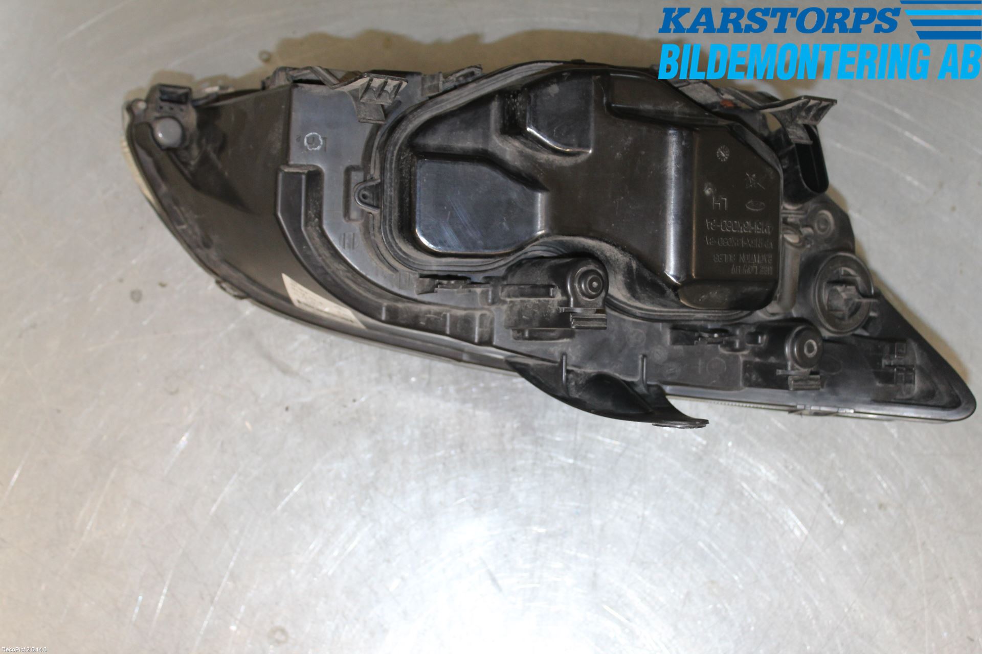 Ford FOCUS     04-07 Frontlykt Venstre