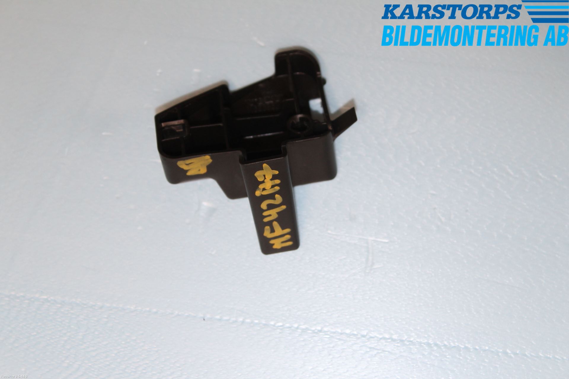 Volvo V60 14-18 Frontlykt Holder-Feste