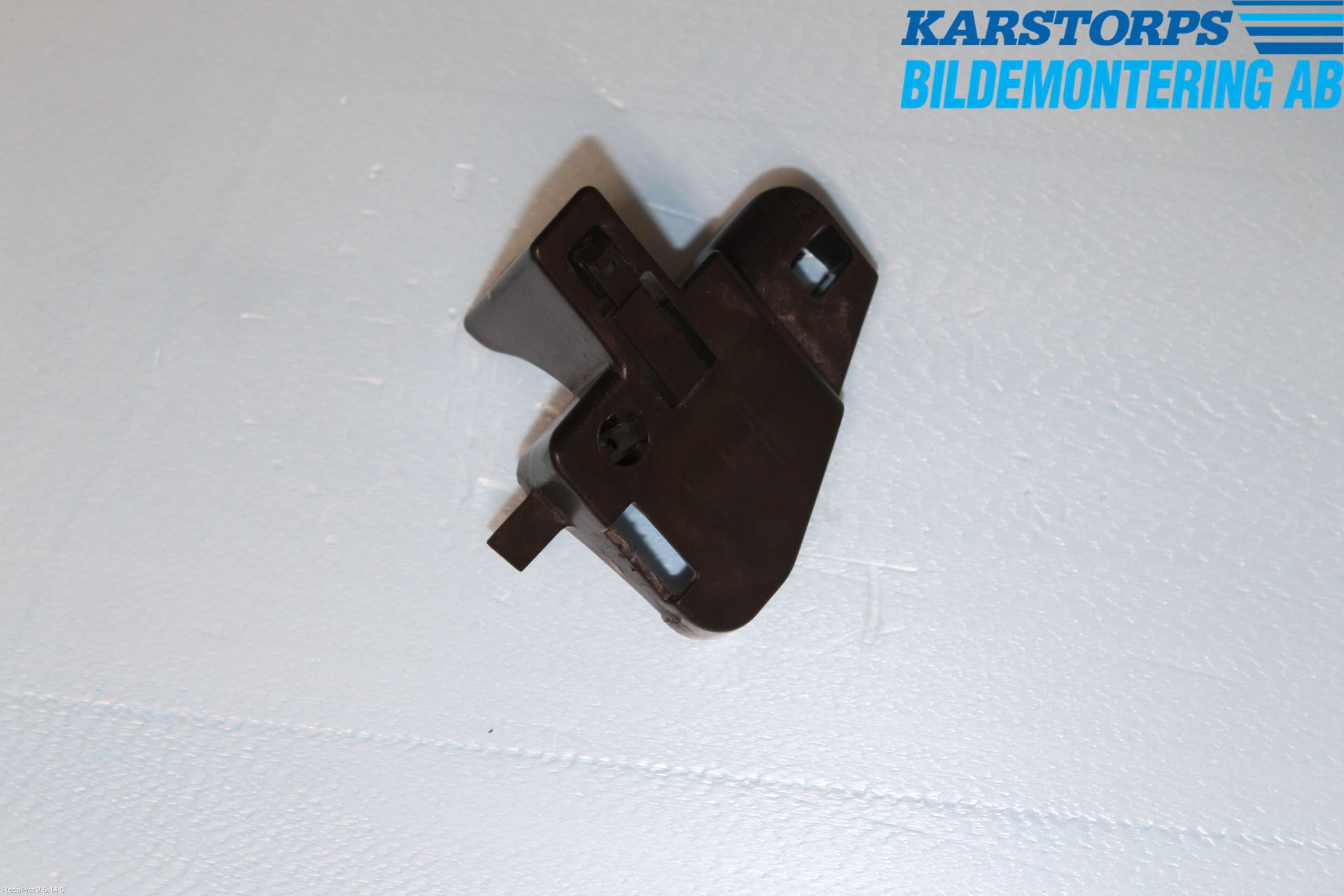 Volvo V60 14-18 Frontlykt Holder-Feste