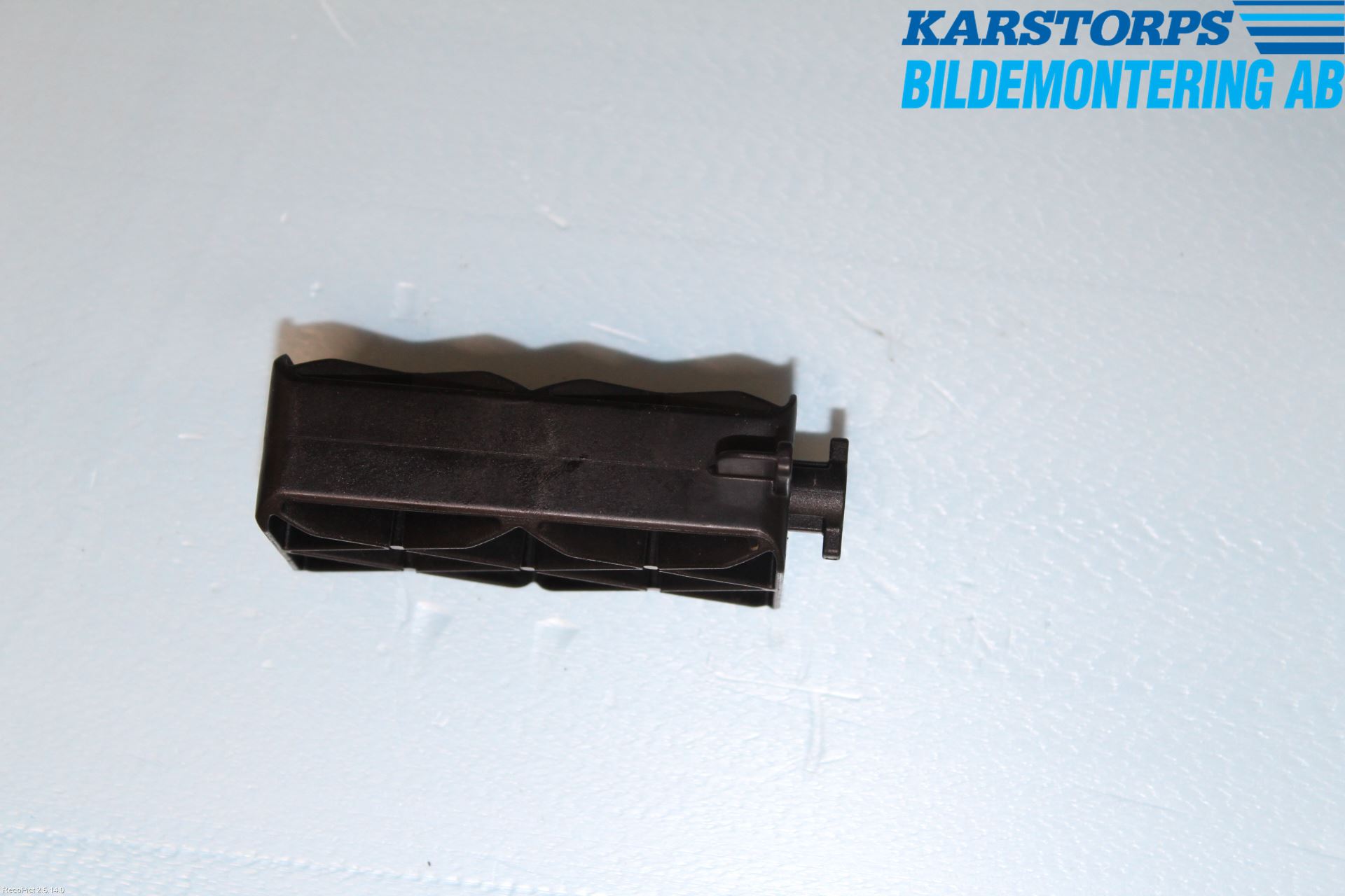 Volvo V70 14-16 Radiator Feste - Ramme - Bjelk