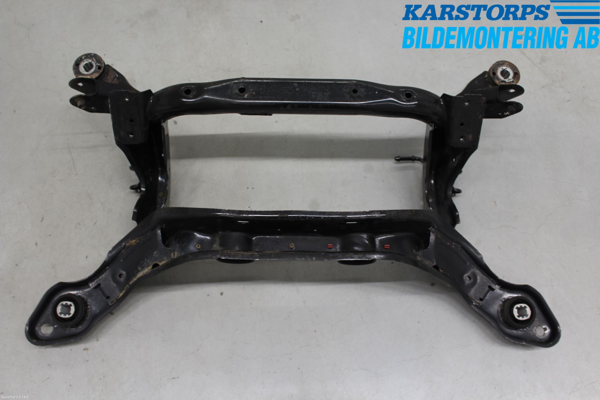 Volvo V60 11-13 Bakaksel Feste Travers-Ramme