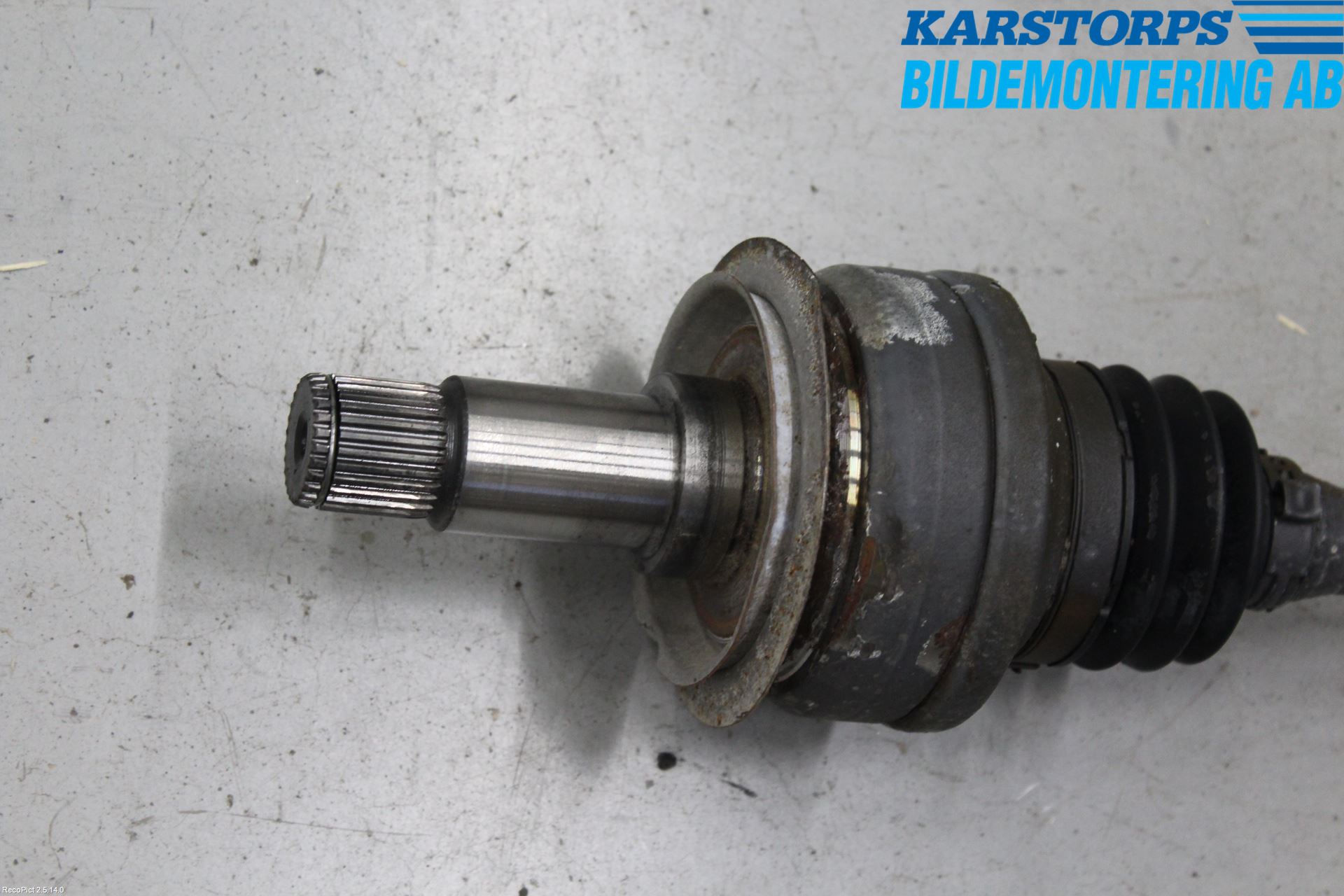 Mercedes-Benz MB C-KLASS (W204) 07-15 Drivaksel Bak Kompl Venstre