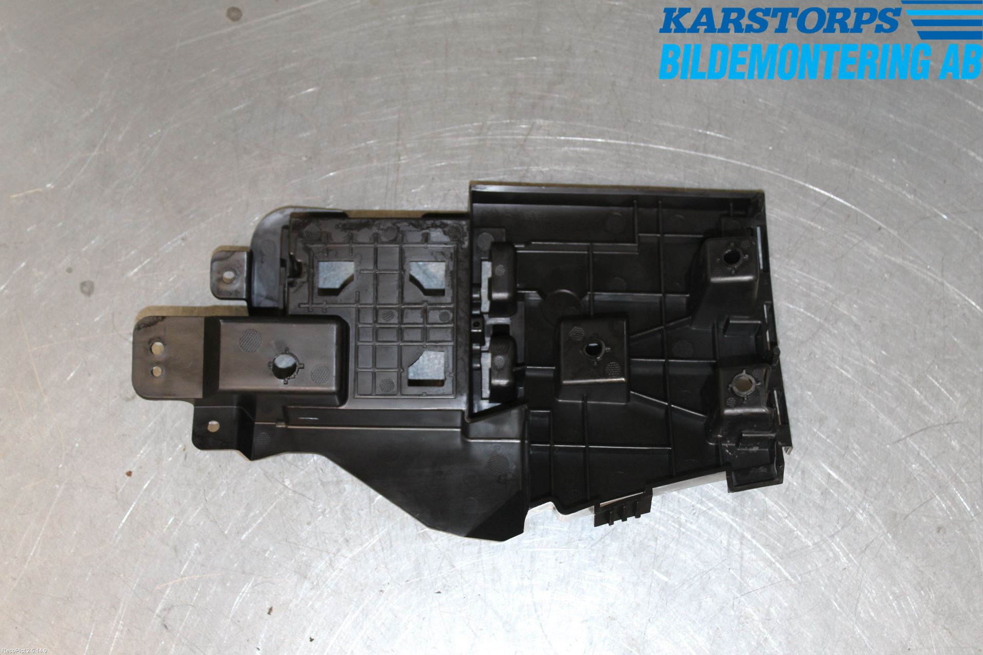 Volvo V60 14-18 Støtfangerfeste Bak Høyre