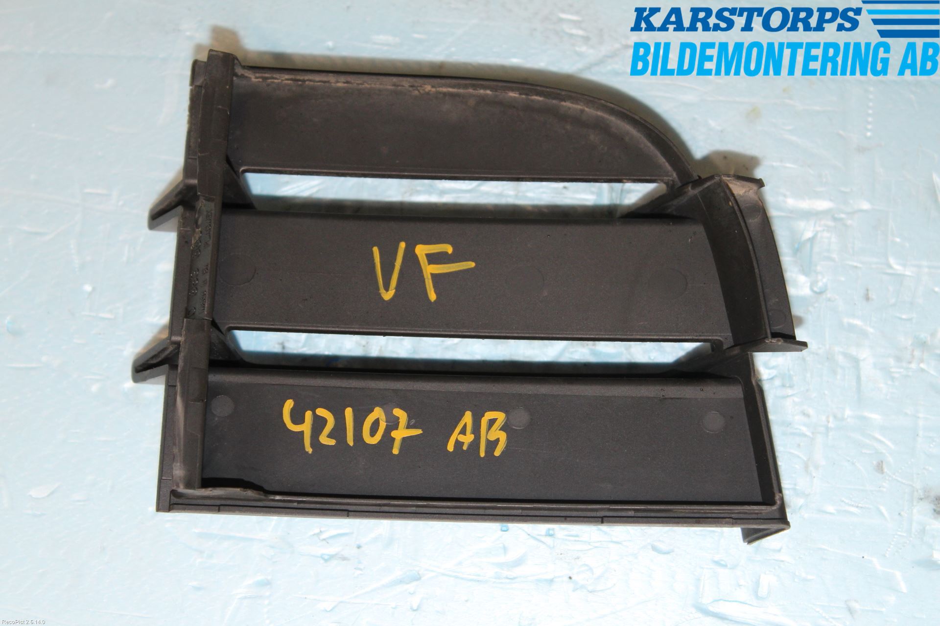 Skoda SUPERB 09-15 Grilldel Venstre