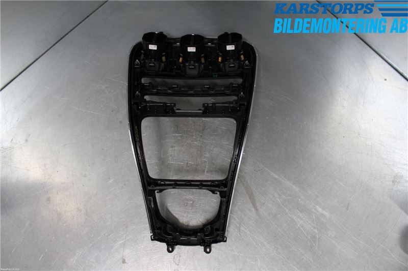 Mercedes-Benz MB C-KLASS (W205) 14-21 Instrumentkonsoll Midt