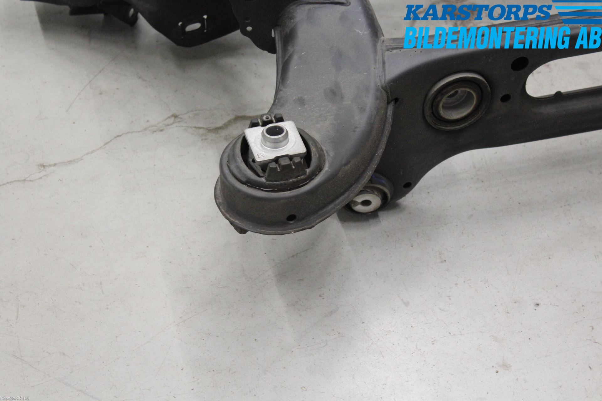 Mercedes-Benz MB C-KLASS (W205) 14-21 Bakaksel Feste Travers-Ramme