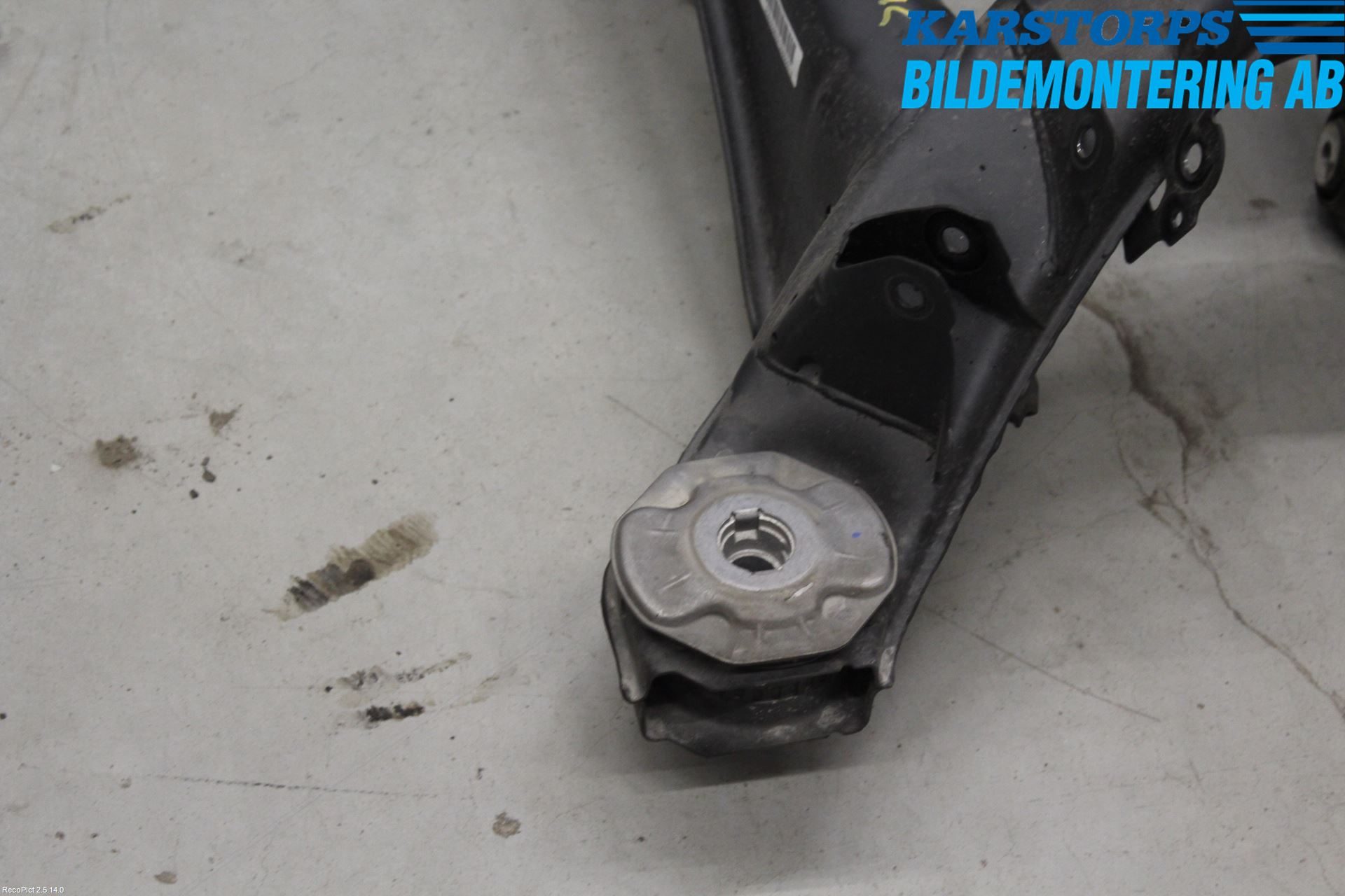 Mercedes-Benz MB C-KLASS (W205) 14-21 Bakaksel Feste Travers-Ramme