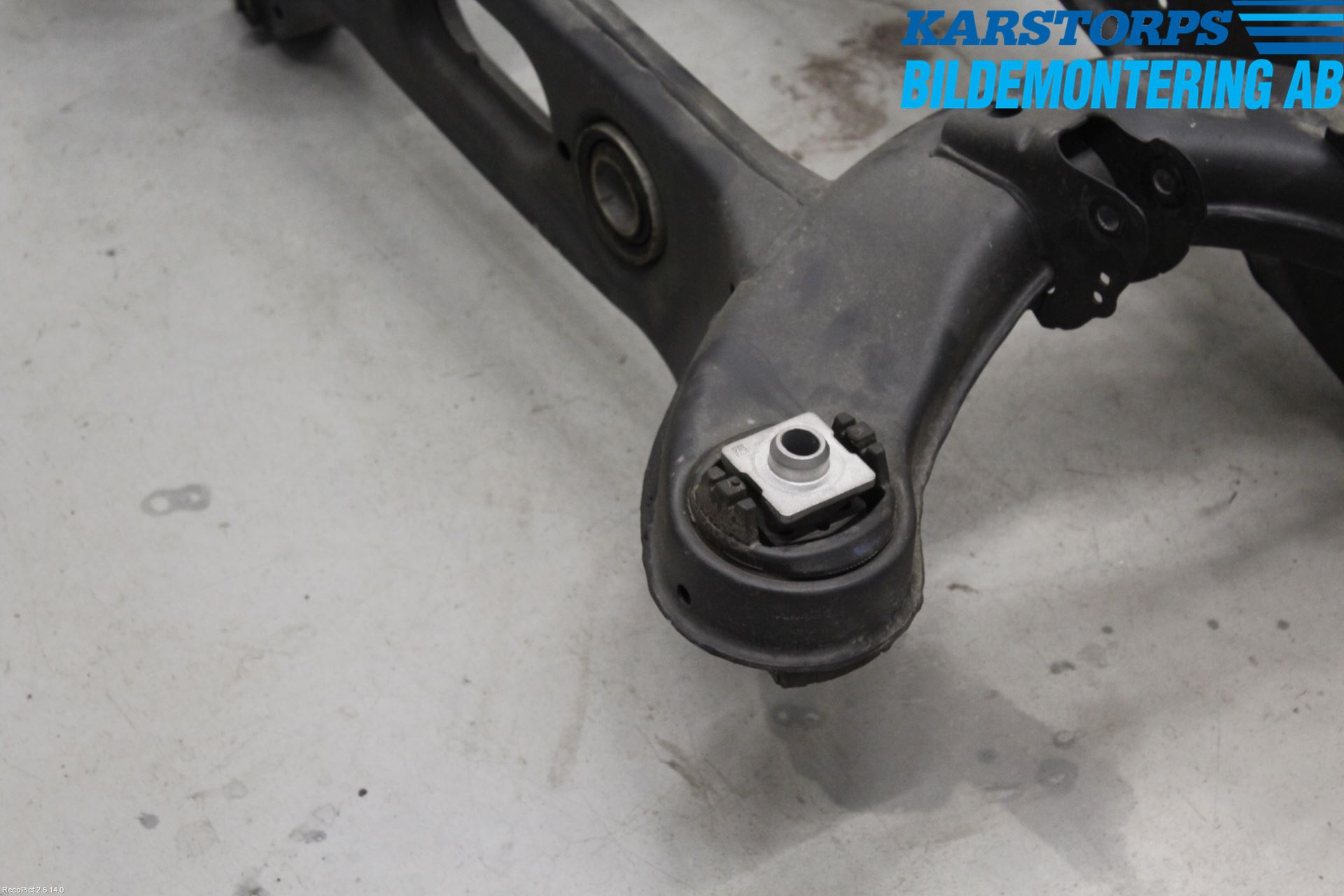 Mercedes-Benz MB C-KLASS (W205) 14-21 Bakaksel Feste Travers-Ramme