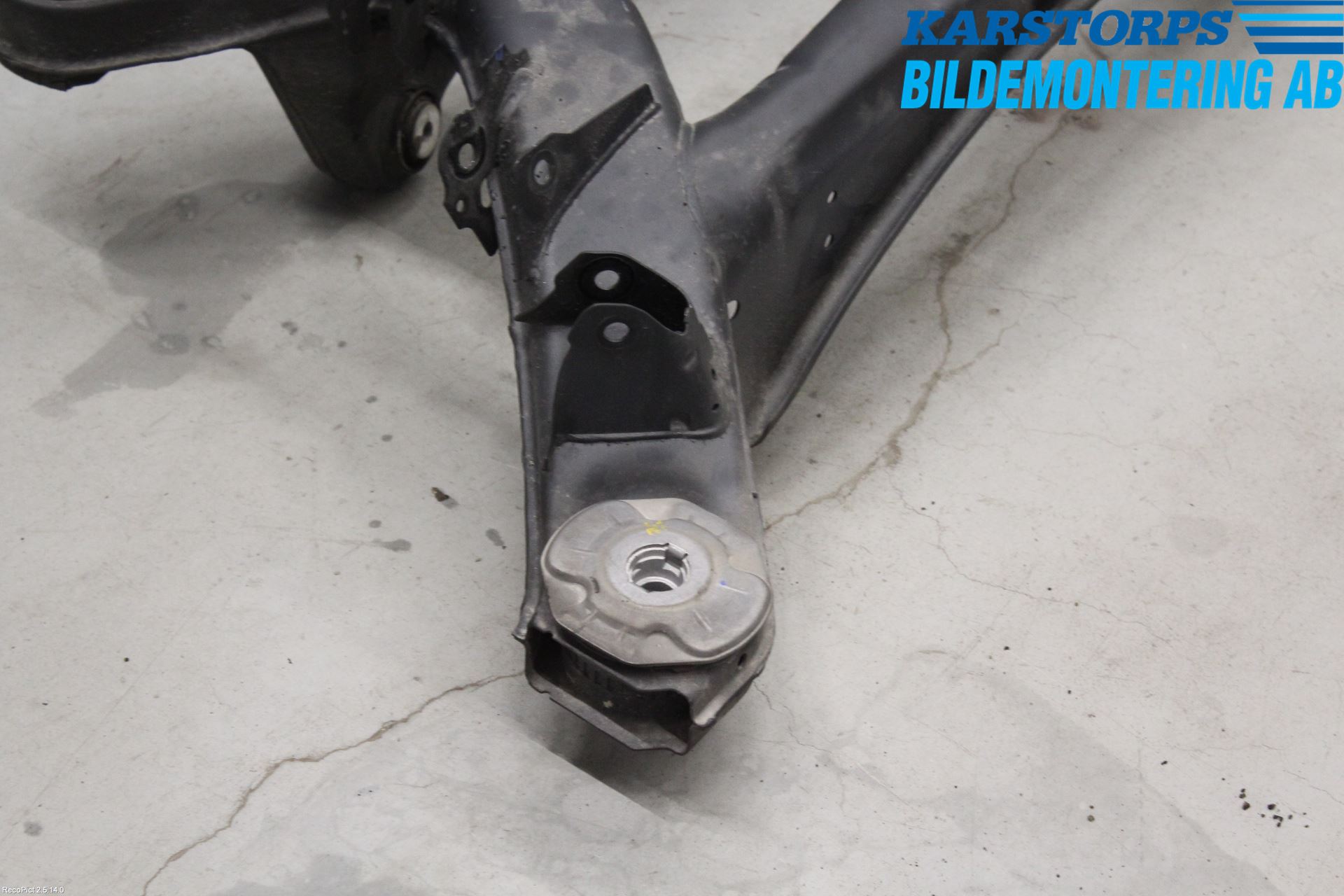 Mercedes-Benz MB C-KLASS (W205) 14-21 Bakaksel Feste Travers-Ramme