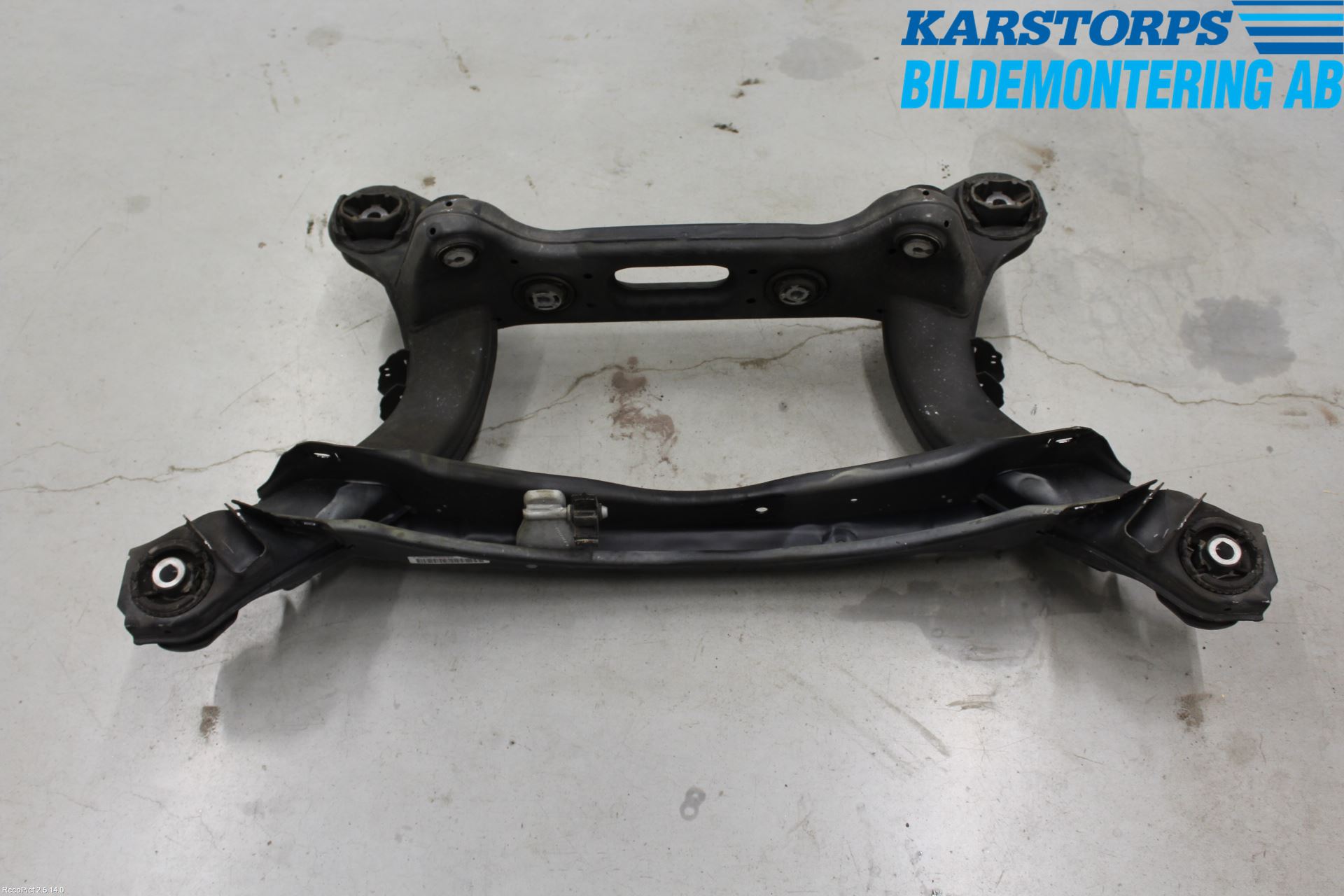 Mercedes-Benz MB C-KLASS (W205) 14-21 Bakaksel Feste Travers-Ramme