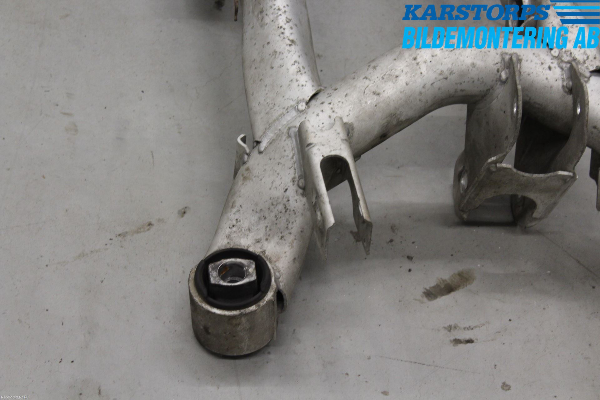 BMW 5 E39 95-04 Bakaksel Feste Travers-Ramme