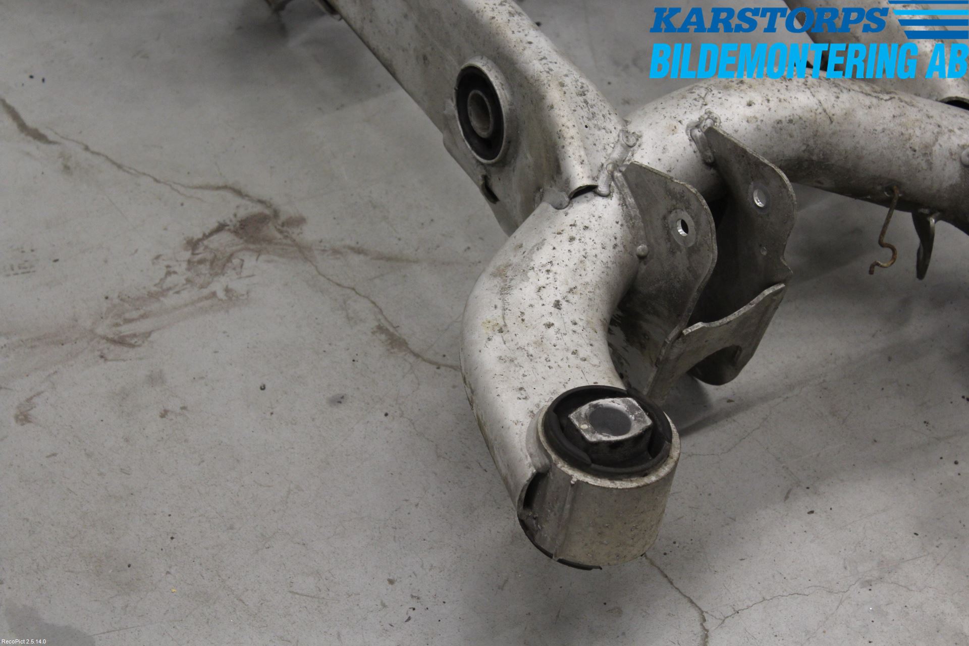 BMW 5 E39 95-04 Bakaksel Feste Travers-Ramme