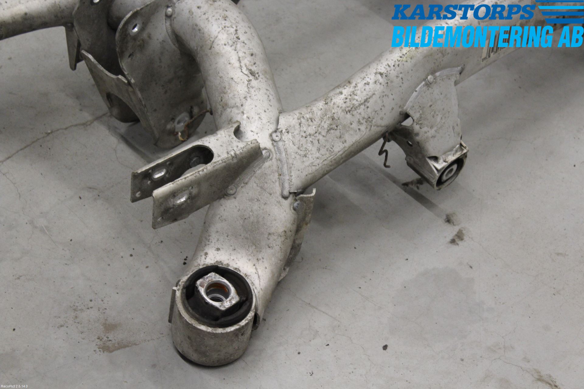 BMW 5 E39 95-04 Bakaksel Feste Travers-Ramme