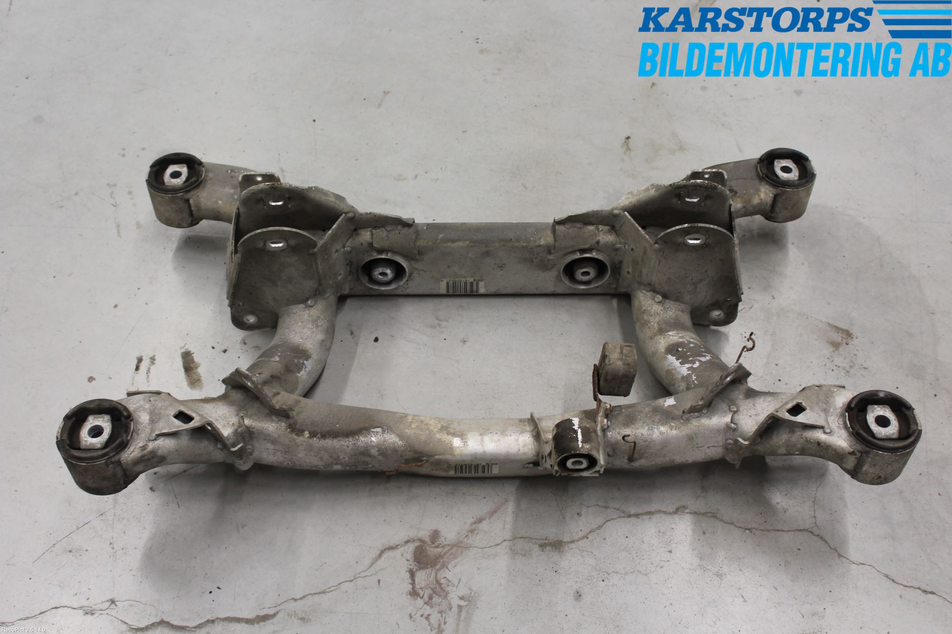 BMW 5 E39 95-04 Bakaksel Feste Travers-Ramme