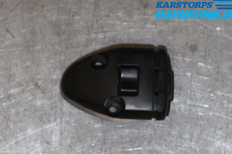 Nissan ALMERA    00-06 Bryter Ratt Radio-Stereo