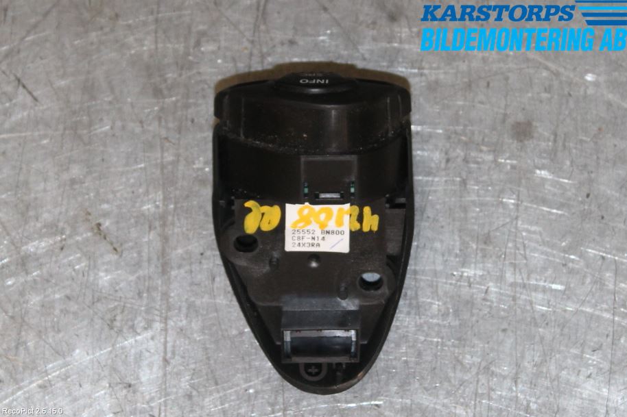 Nissan ALMERA    00-06 Bryter Ratt Radio-Stereo