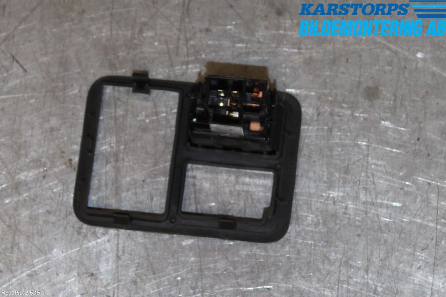 Nissan ALMERA    00-06 Bryter Lyktevisker