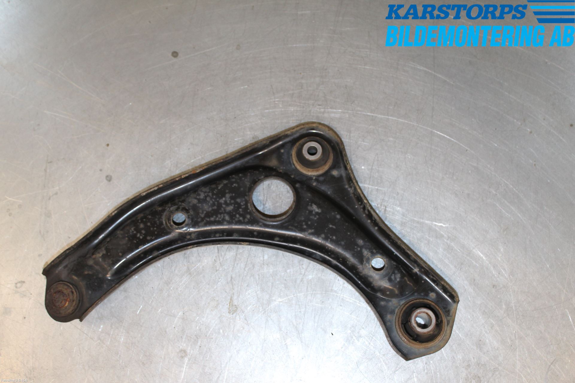Nissan MICRA 11-16 Bærearm Foran Høyre Nedre