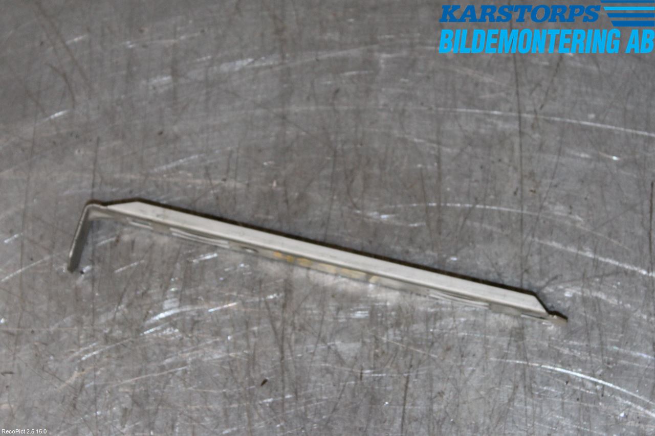 Volvo XC90 03-06 Frontlykt Holder-Feste
