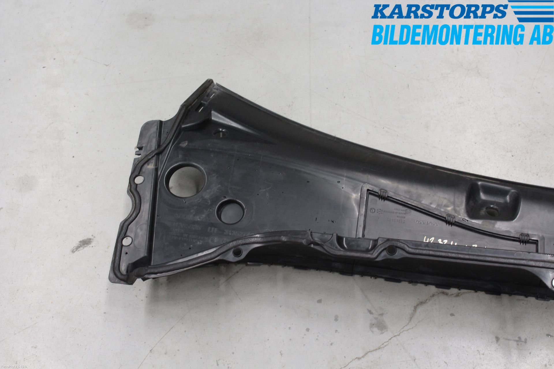 Volvo XC90/RECHARGE 16- Visker Deksel-Grill-Under Frr