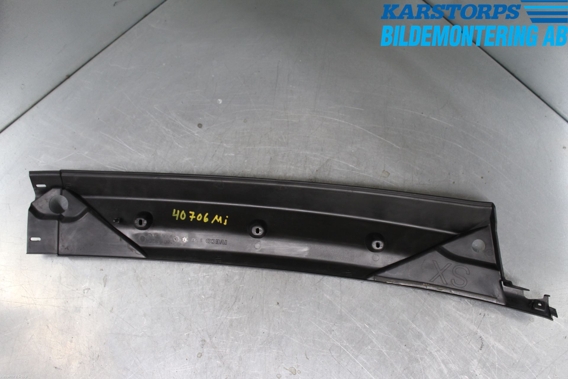 Iveco DAILY 14->> Visker Deksel-Grill-Under Frr