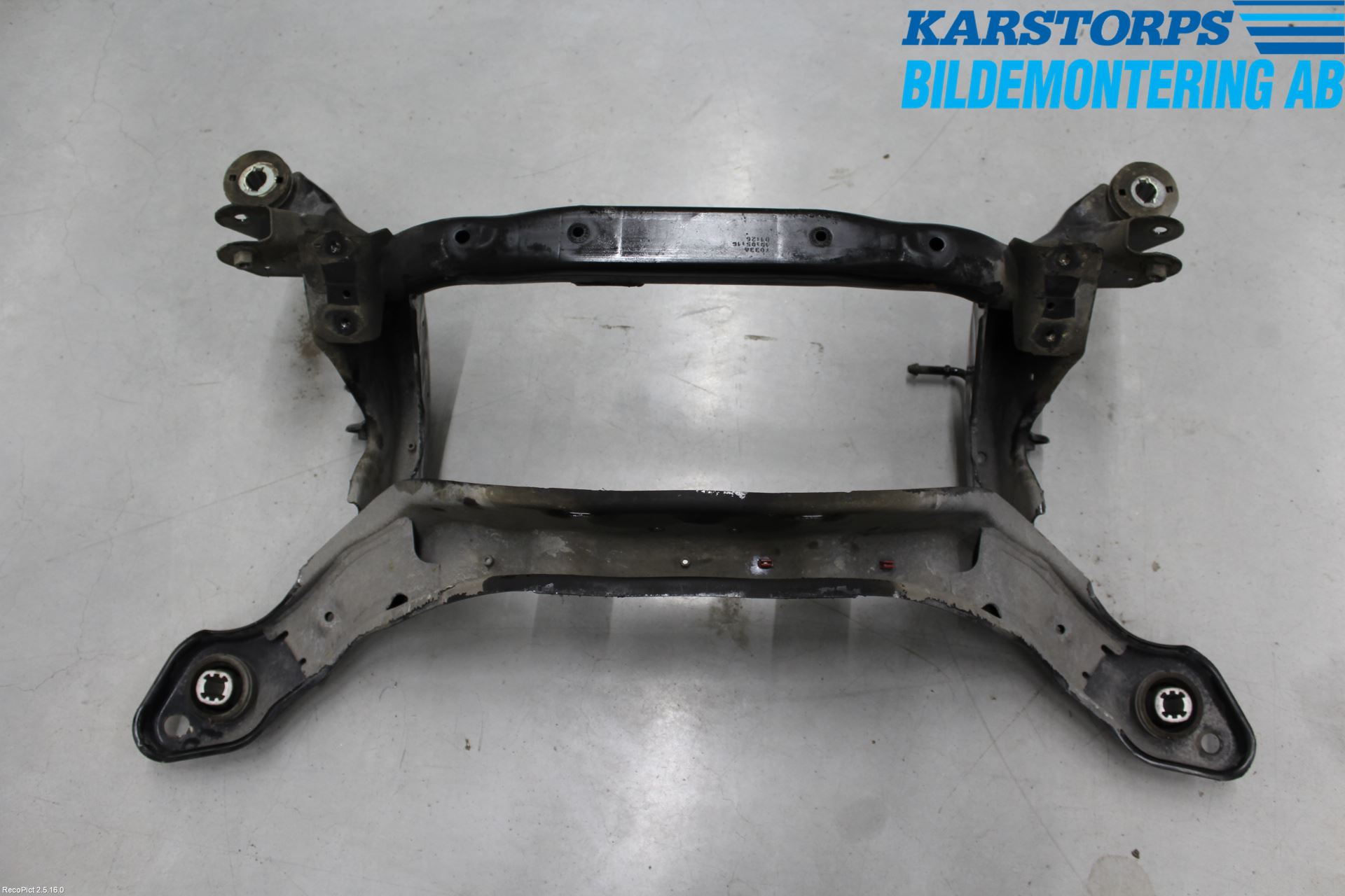 Volvo V60 14-18 Bakaksel Feste Travers-Ramme