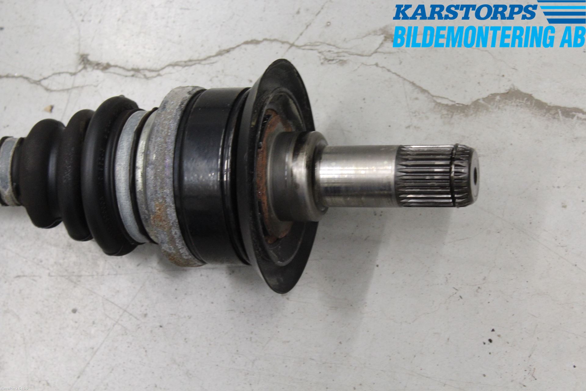 BMW 3 F30/F31/F80 12-19 Drivaksel Bak Kompl Venstre