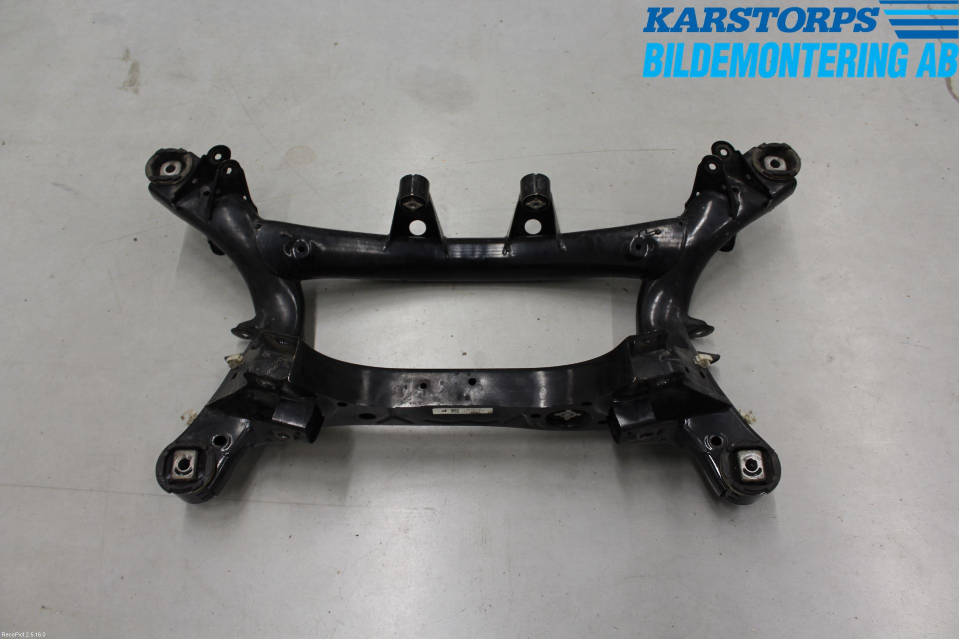 BMW 3 F30/F31/F80 12-19 Bakaksel Feste Travers-Ramme