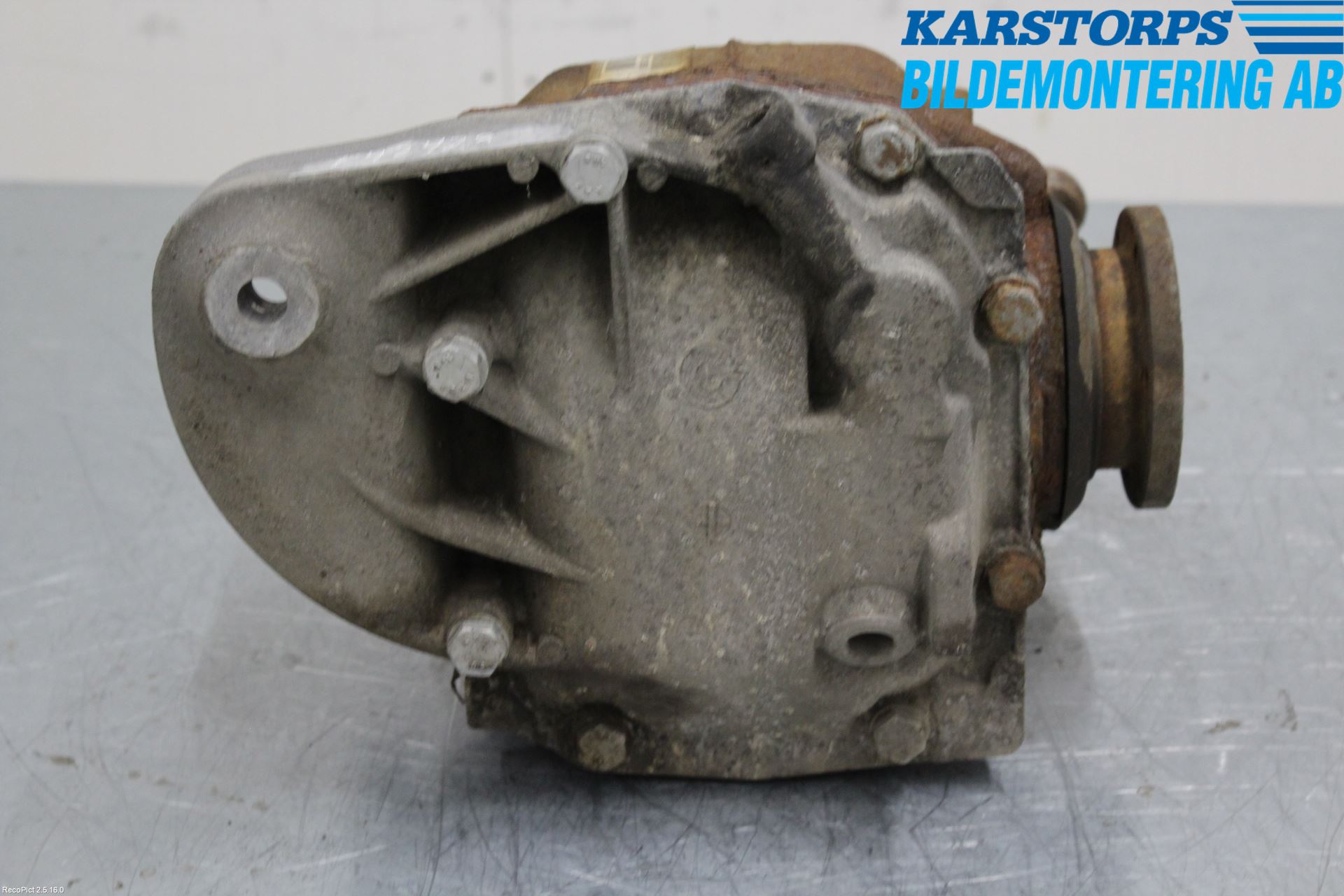 BMW 5 E60/61 Sed/Tou 02-10 Bakaksel Kardang Bak -Diff