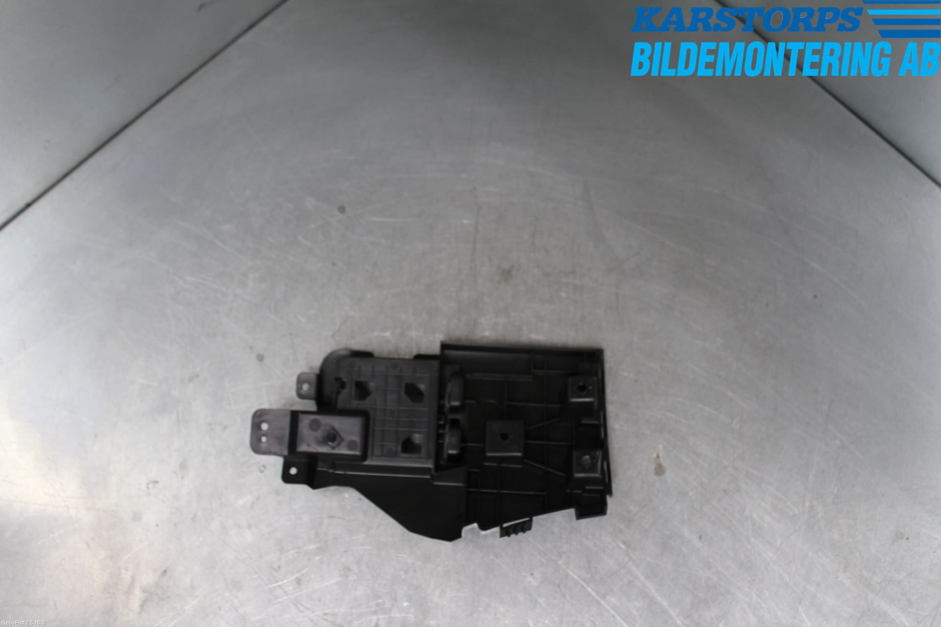 Volvo V60 14-18 Støtfangerfeste Bak Høyre