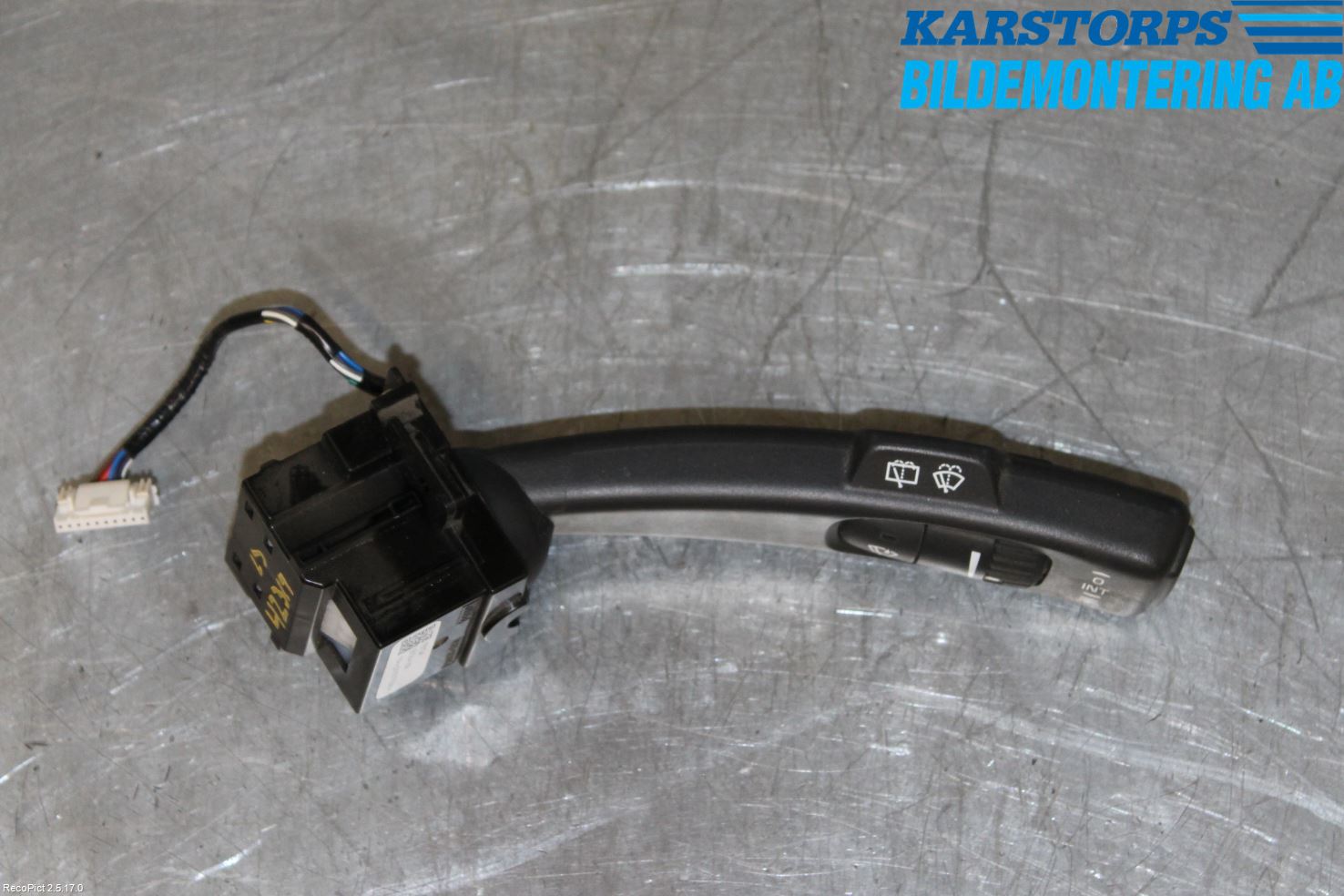 Volvo XC70 08-13 Bryter Ratt Visker - Spyler