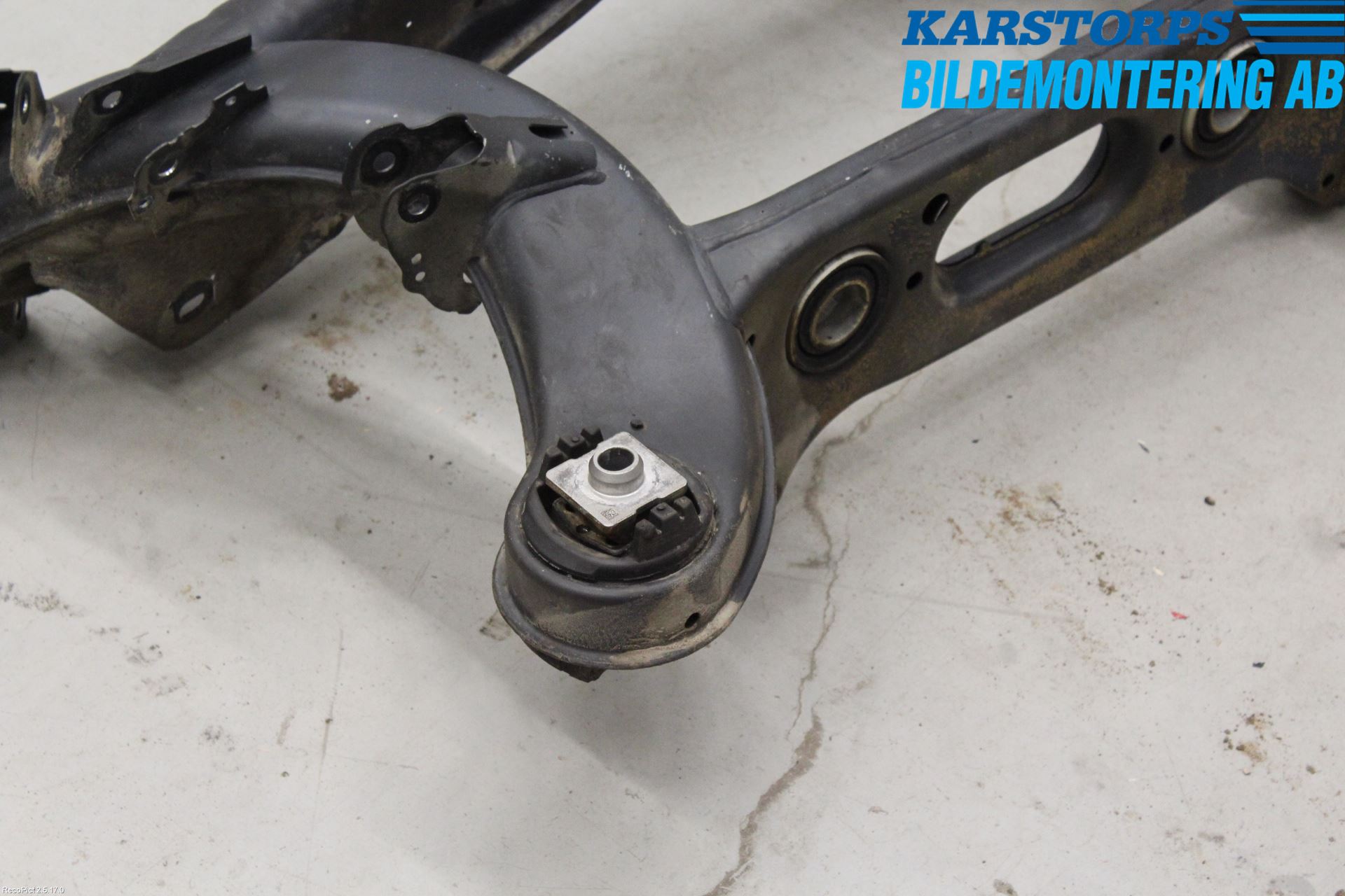 Mercedes-Benz MB C-KLASS (W205) 14-21 Bakaksel Feste Travers-Ramme