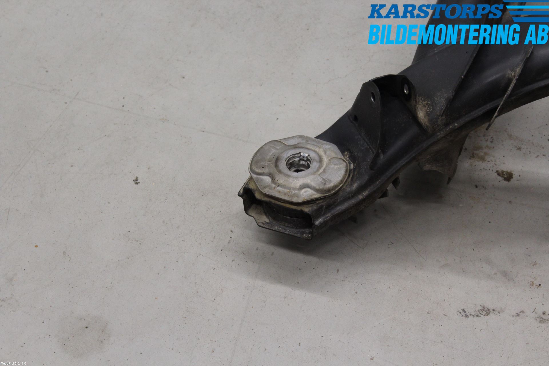 Mercedes-Benz MB C-KLASS (W205) 14-21 Bakaksel Feste Travers-Ramme
