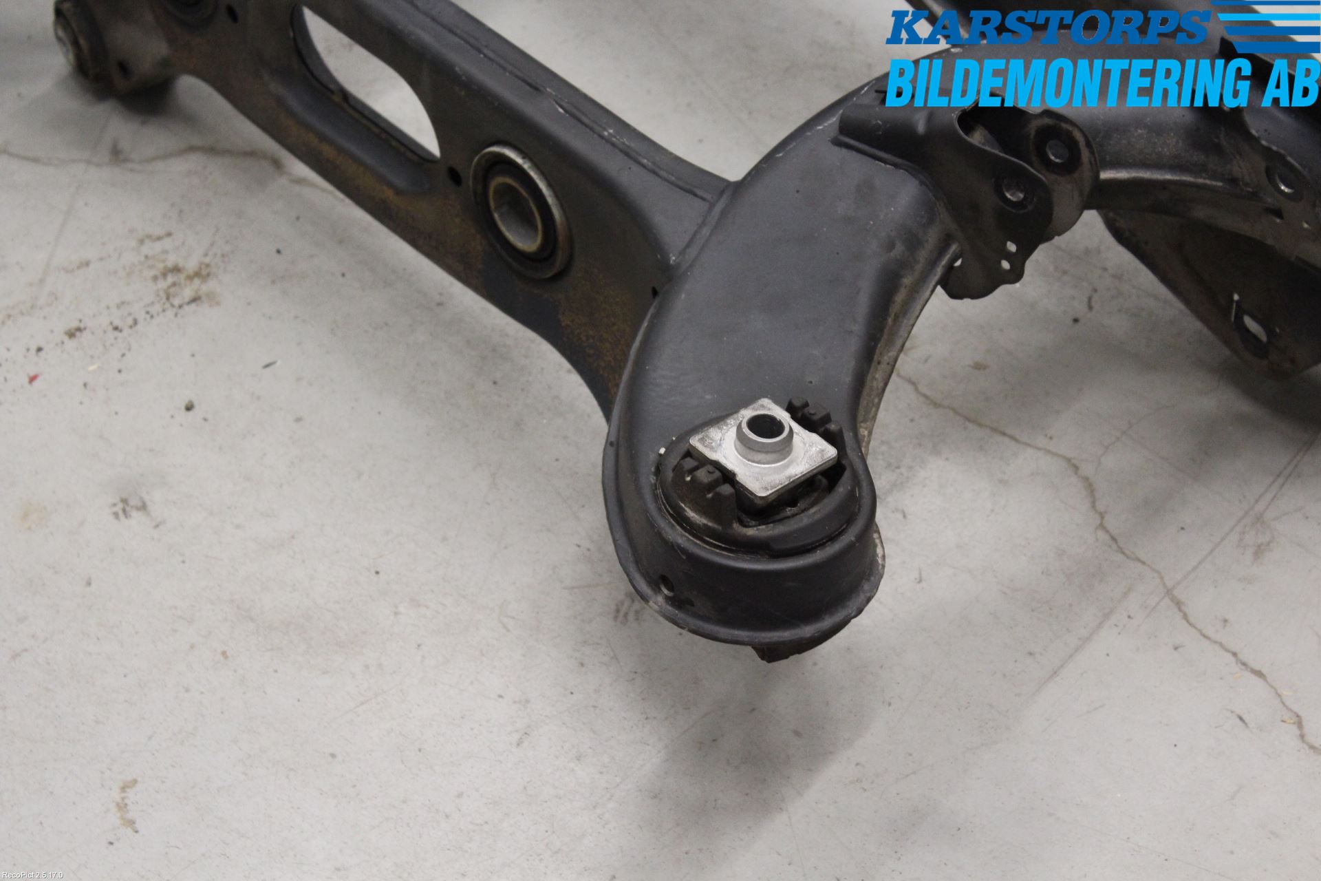 Mercedes-Benz MB C-KLASS (W205) 14-21 Bakaksel Feste Travers-Ramme
