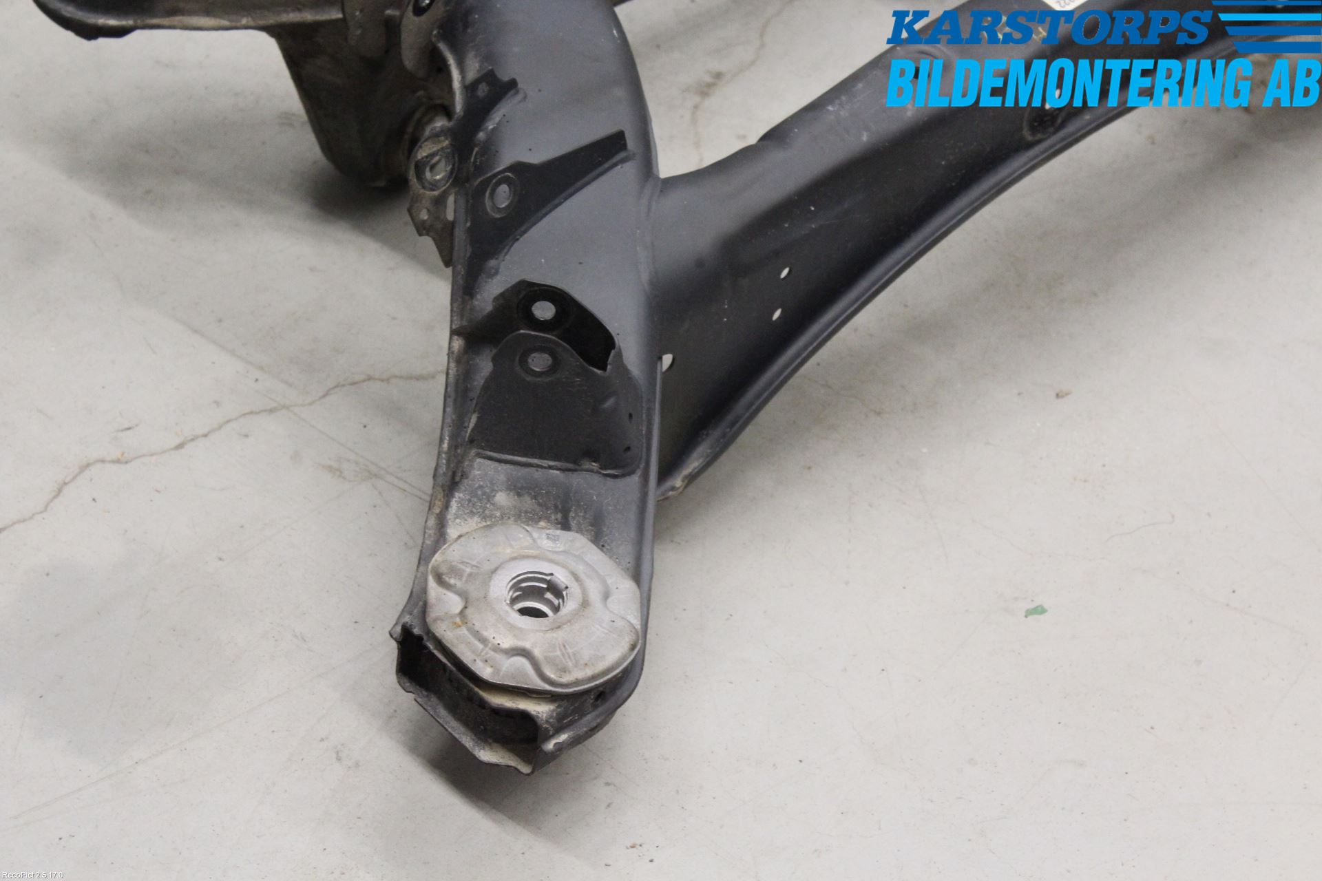 Mercedes-Benz MB C-KLASS (W205) 14-21 Bakaksel Feste Travers-Ramme