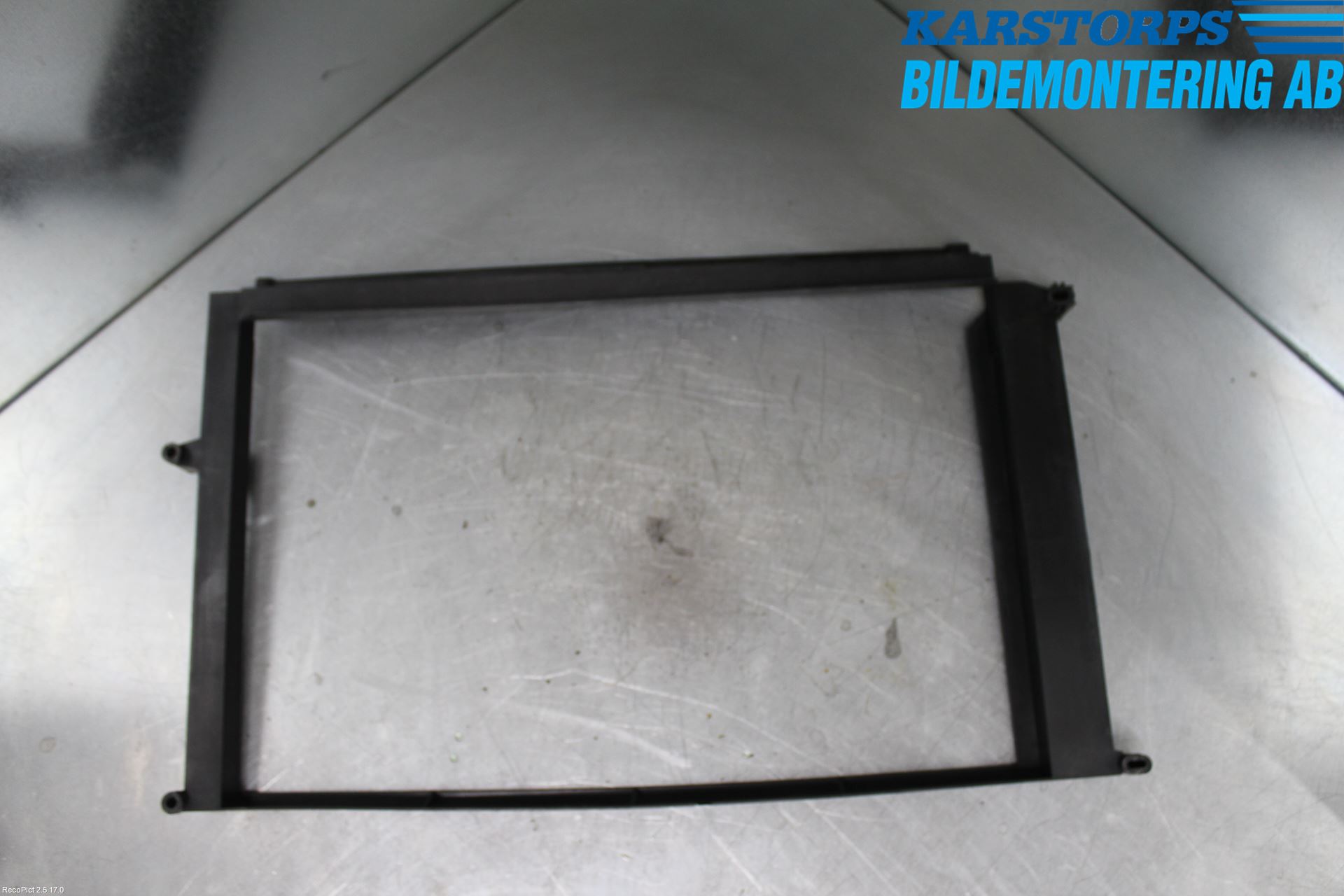 Volvo XC90 03-06 Radiator Feste - Ramme - Bjelk