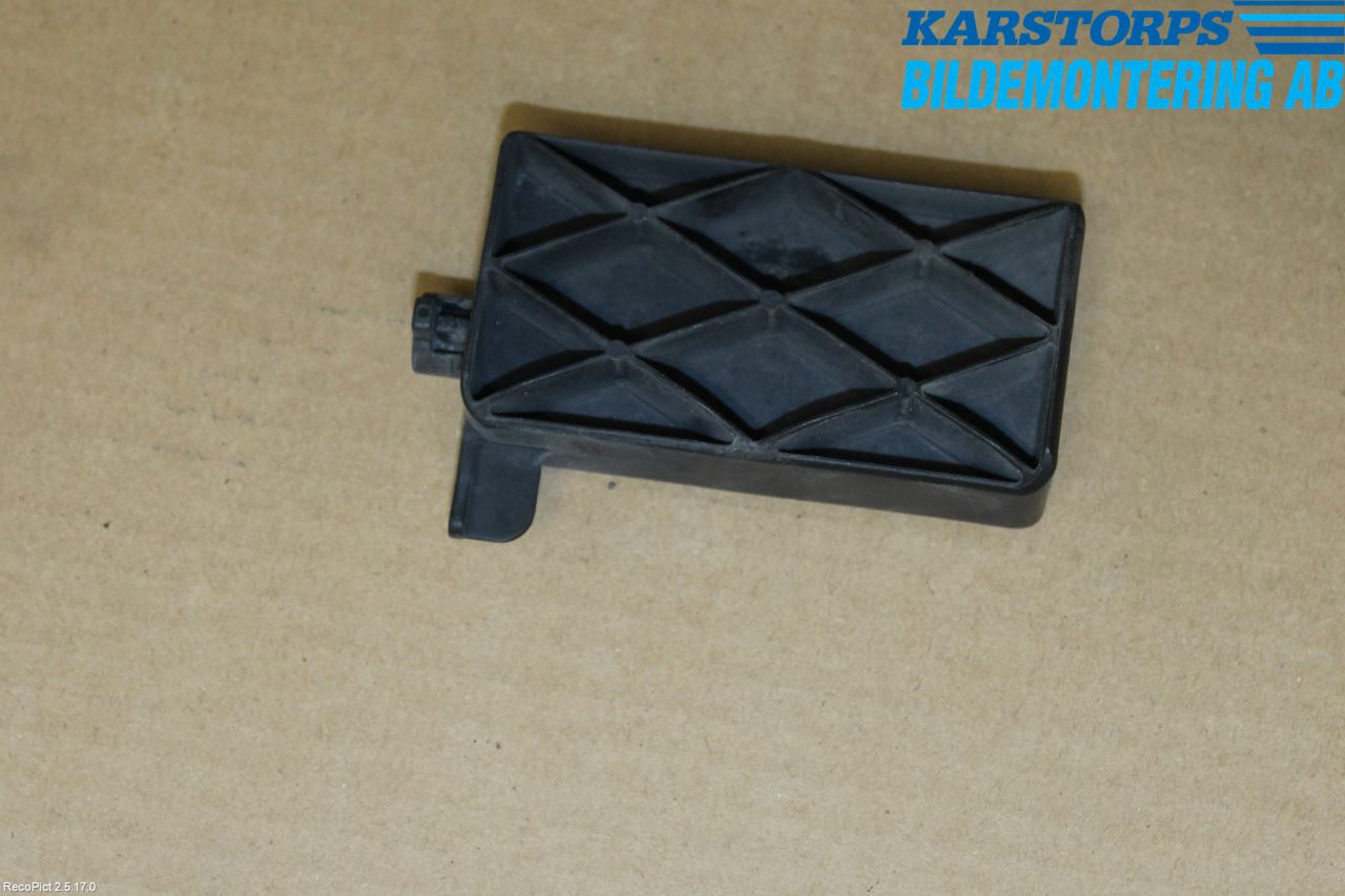 Volvo V70 14-16 Radiator Feste - Ramme - Bjelk