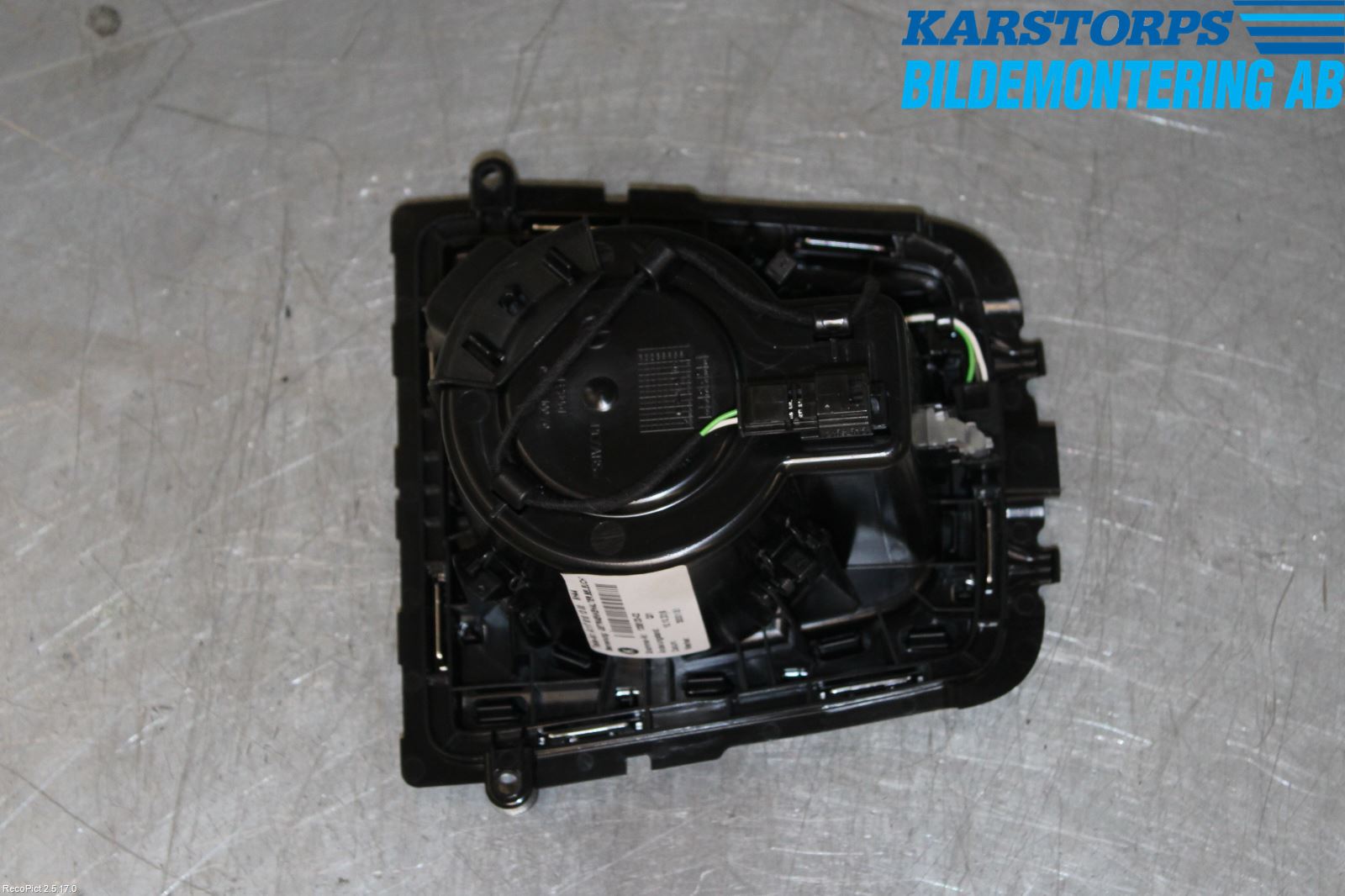 Mercedes-Benz MB A-KLASS (W176) 13-18 Innr Koppholder