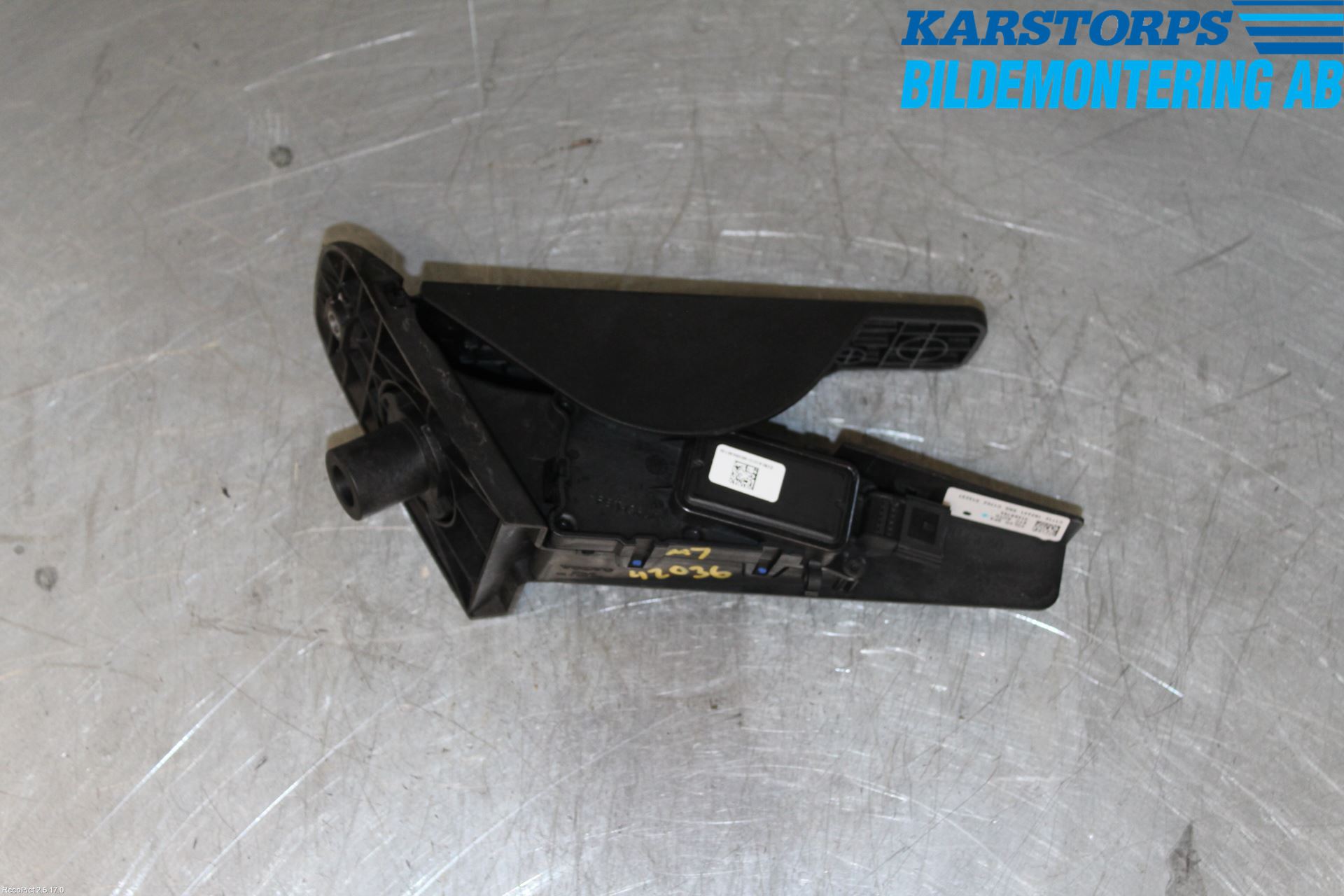 Volvo V90 17->> Gasspedal