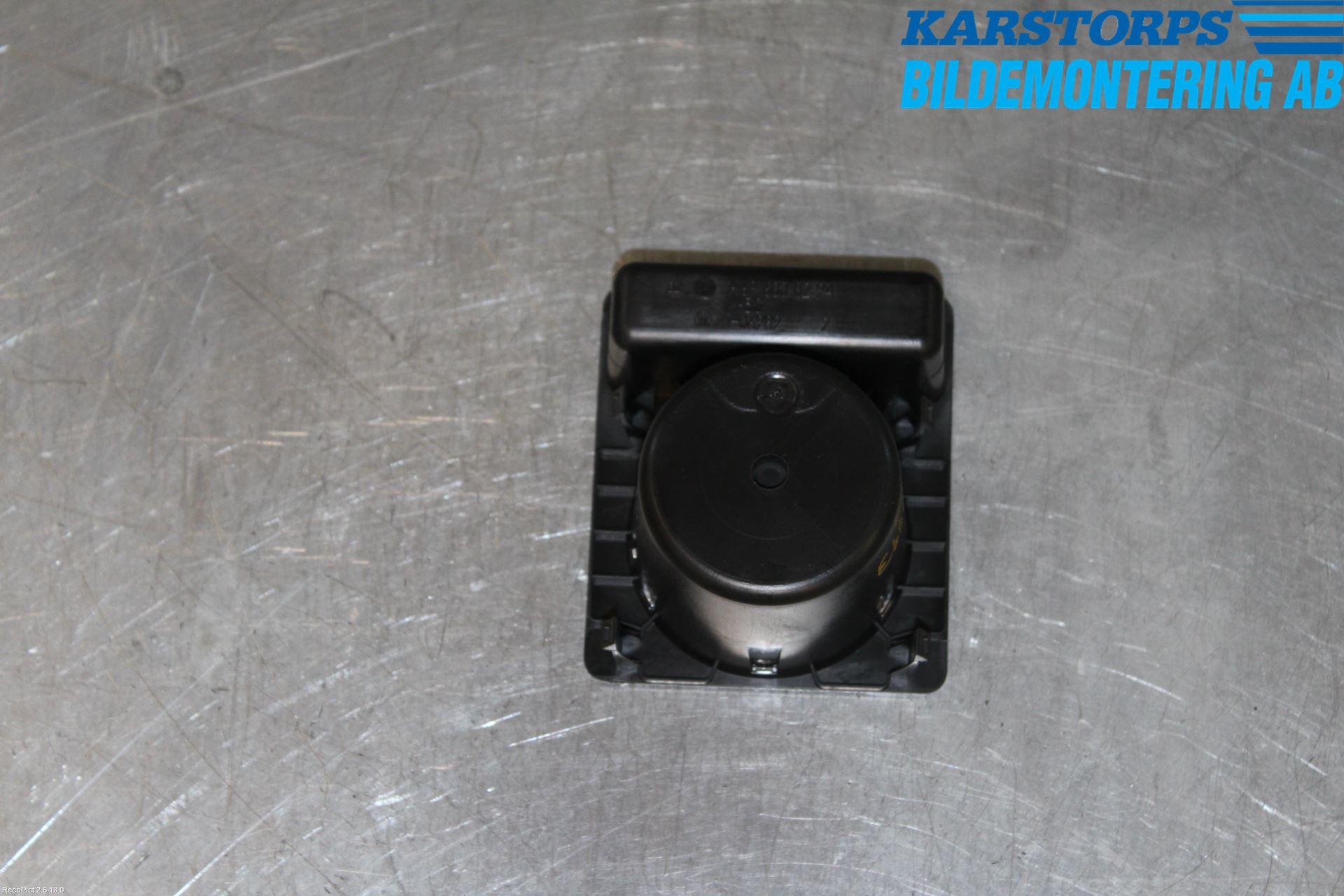 Mercedes-Benz MB A-KLASS (W169) 04-12 Innr Koppholder