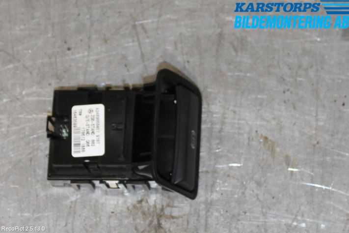 Mercedes-Benz MB CLA-KLASS (C117/X117) 13-19 Bryter Parkeringsbrems